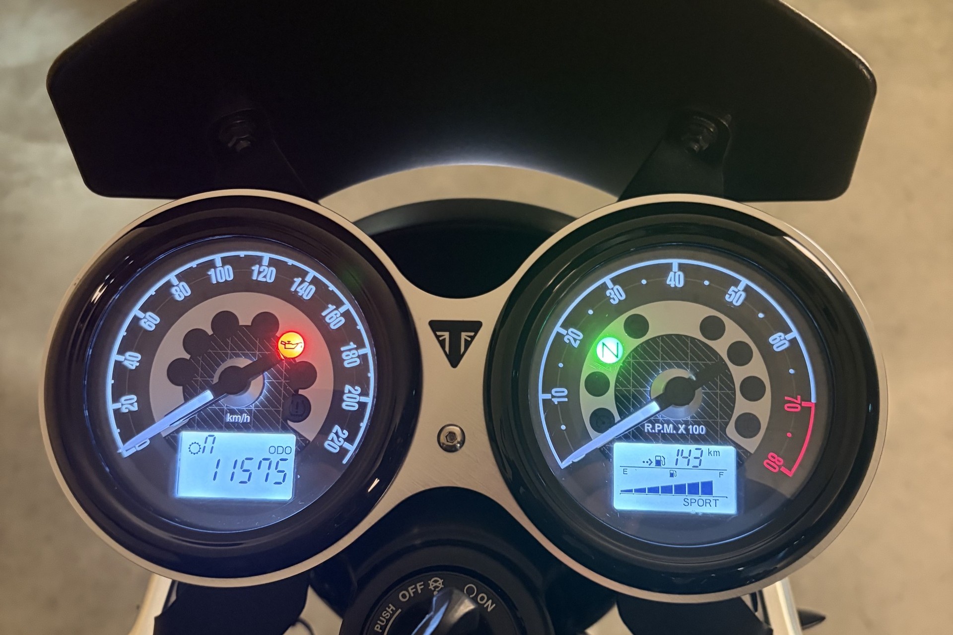 TRIUMPH Speed Twin 1200-image-8