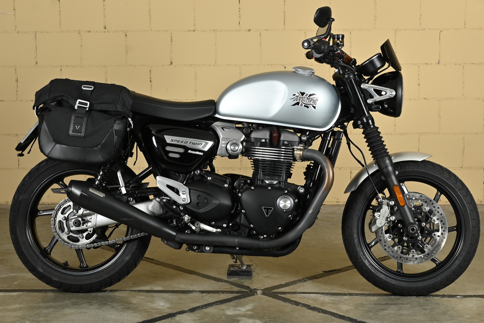 TRIUMPH Speed Twin 1200
