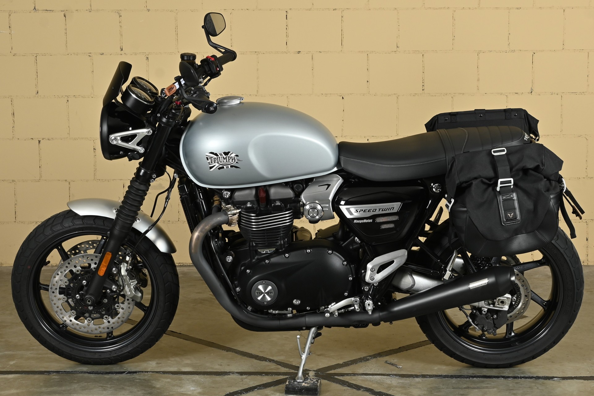 TRIUMPH Speed Twin 1200-image-14