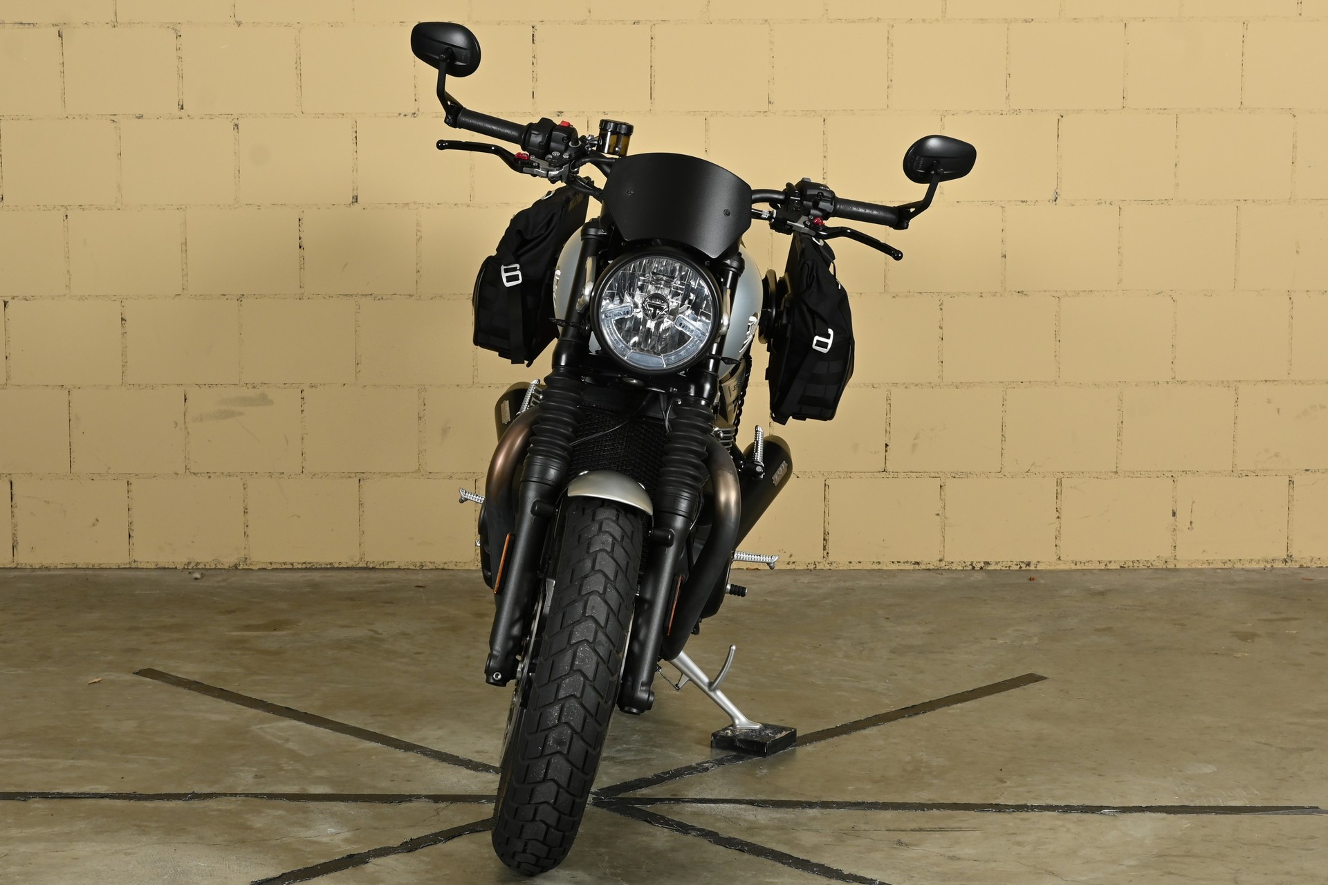 TRIUMPH Speed Twin 1200-showroom-element-3