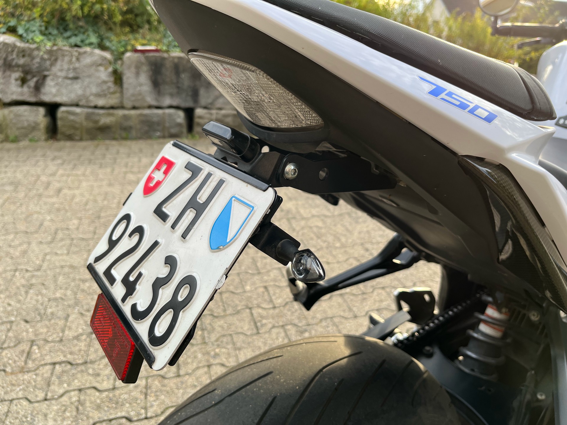 SUZUKI GSR 750 ABS-image-12