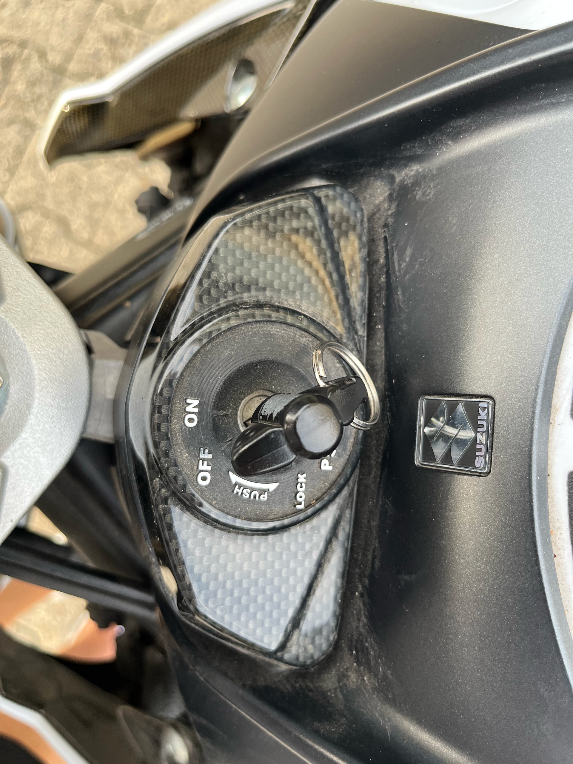 SUZUKI GSR 750 ABS-image-9