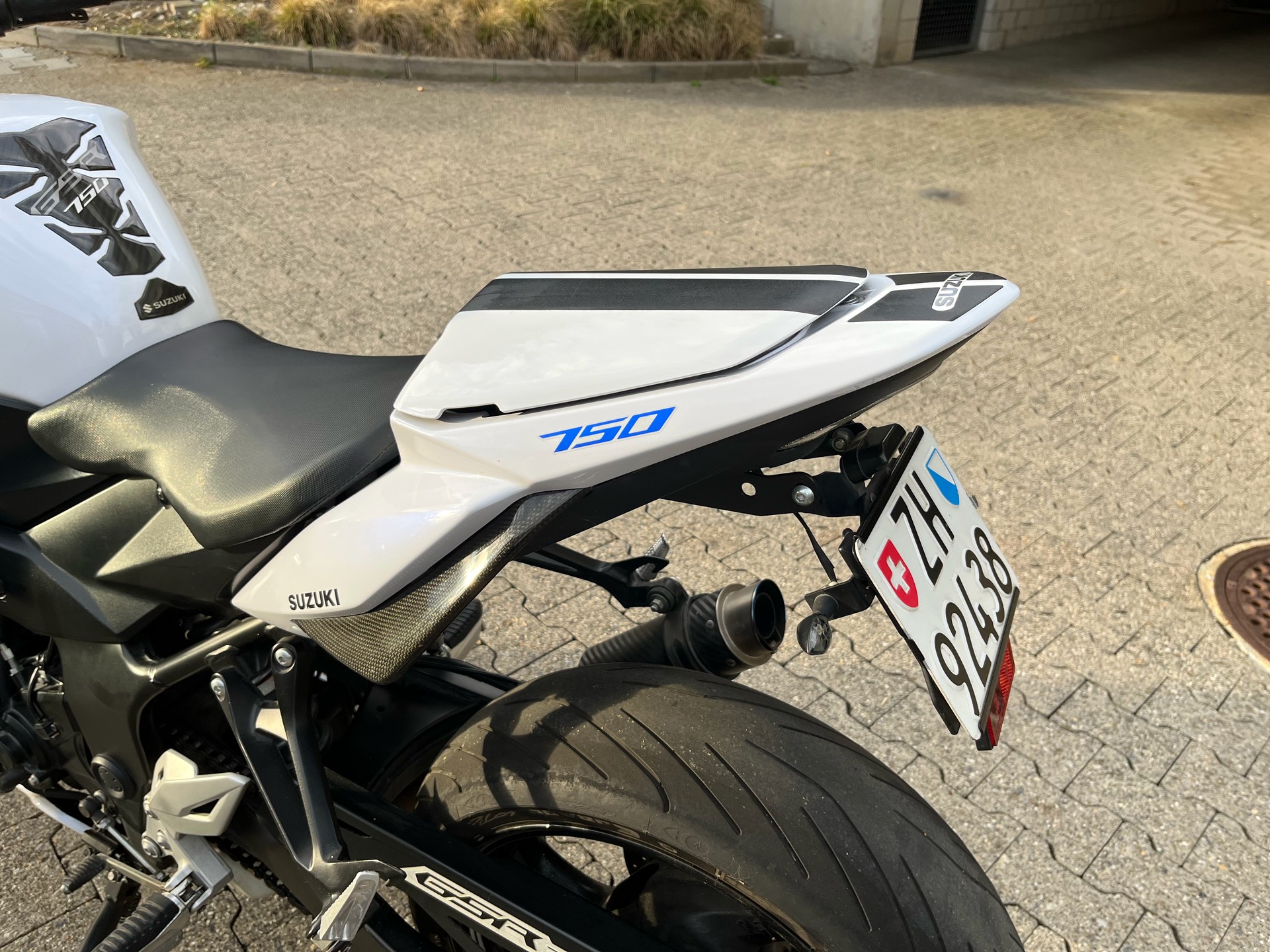 SUZUKI GSR 750 ABS-image-7