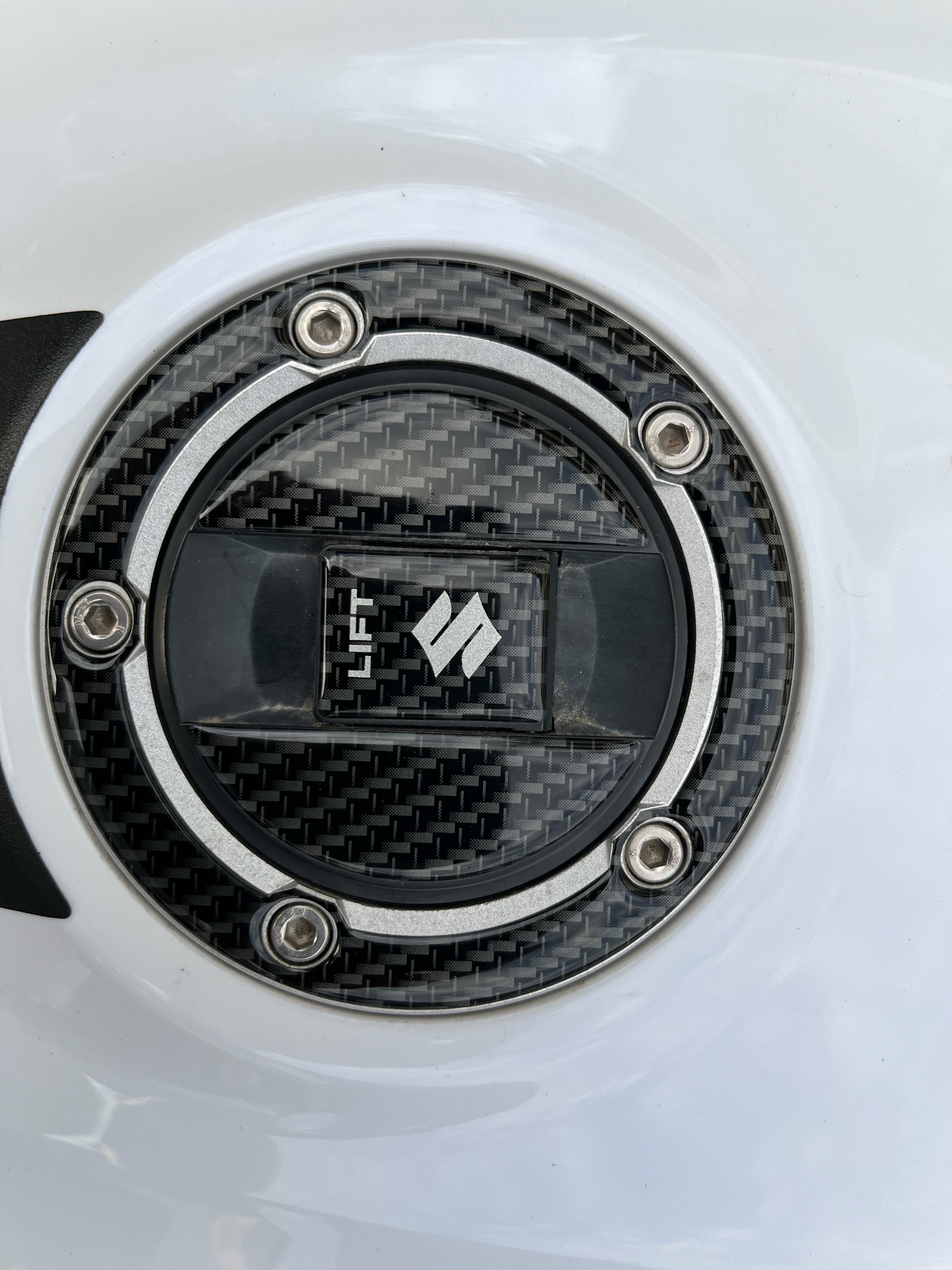 SUZUKI GSR 750 ABS-image-10