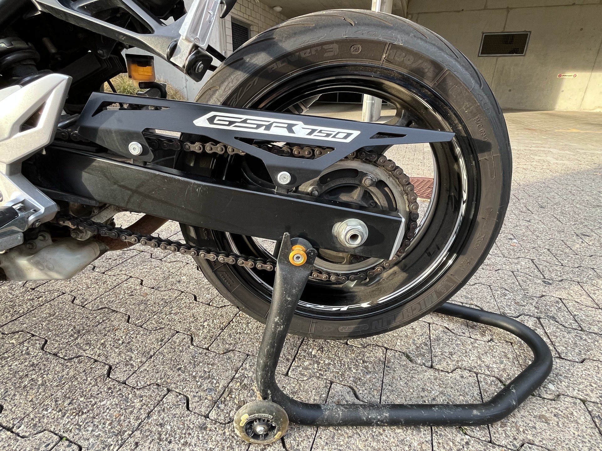 SUZUKI GSR 750 ABS-image-5
