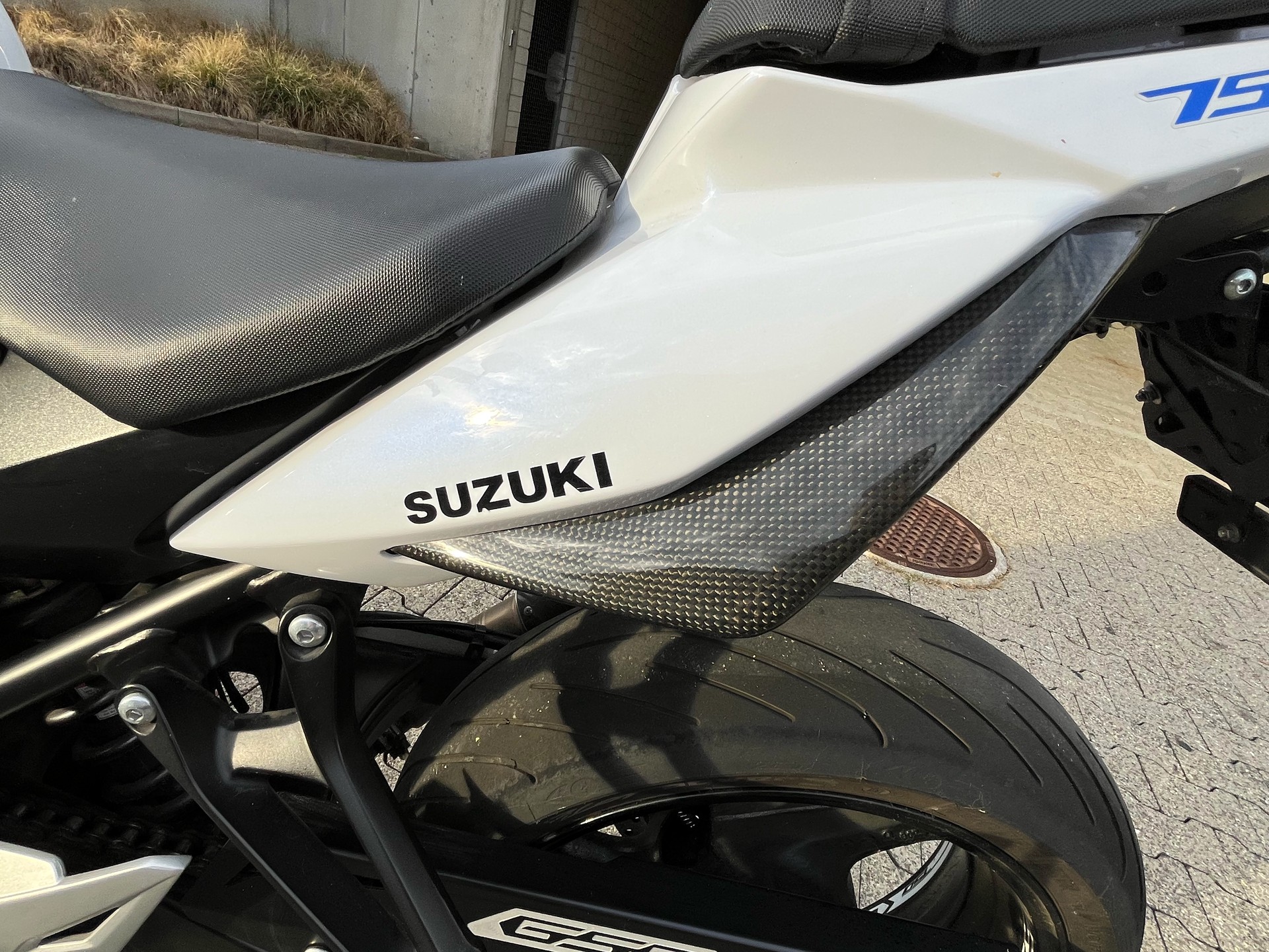 SUZUKI GSR 750 ABS-image-6