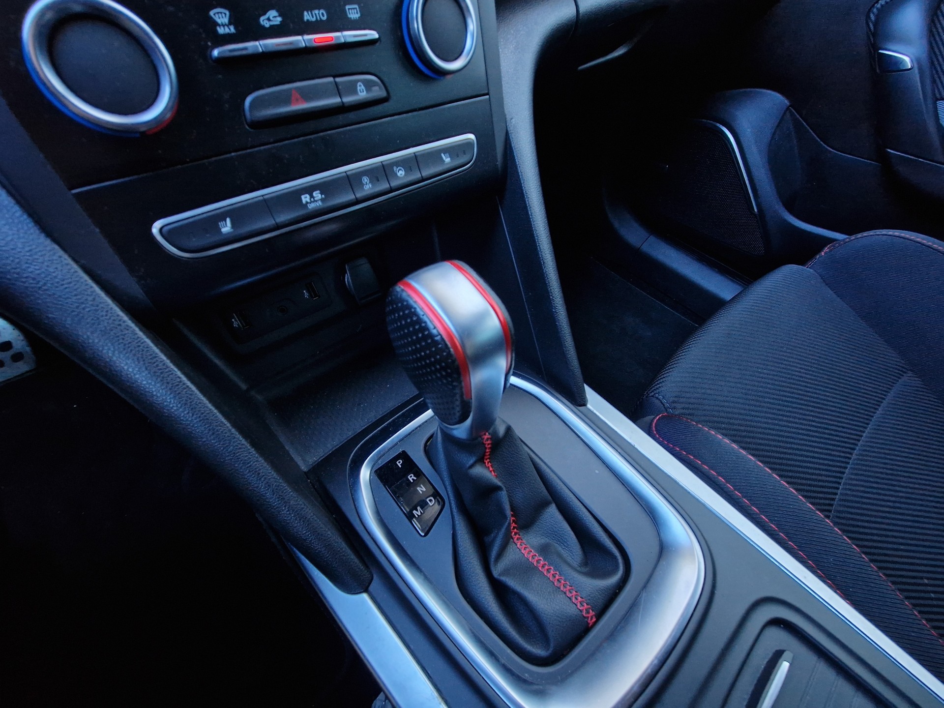 RENAULT Mégane Sport 1.8 T Trophy EDC-image-8