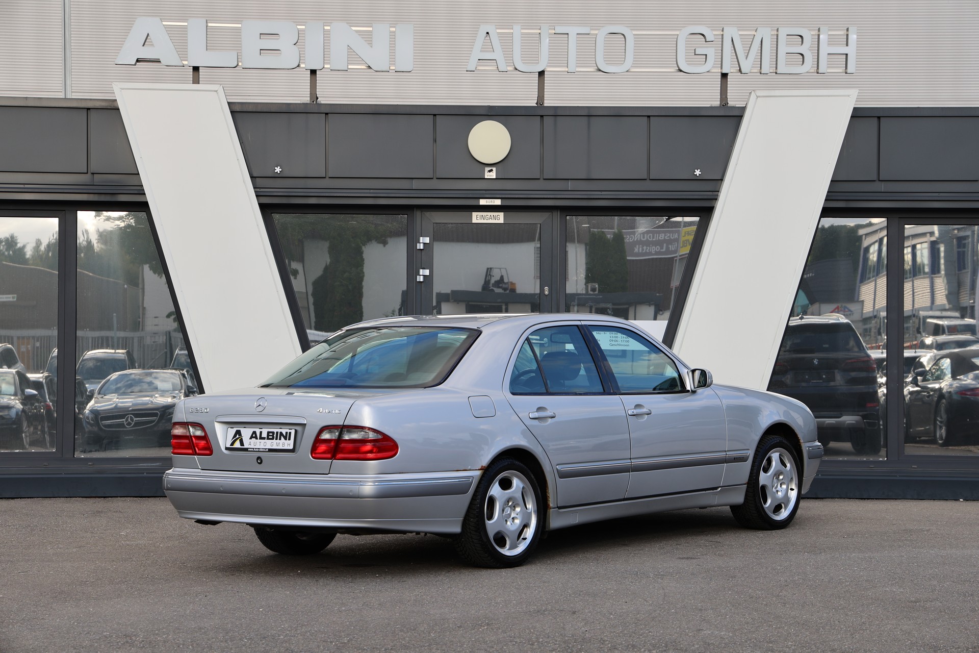 MERCEDES-BENZ E 280 Elégance 4-Matic Automatic-showroom-element-2