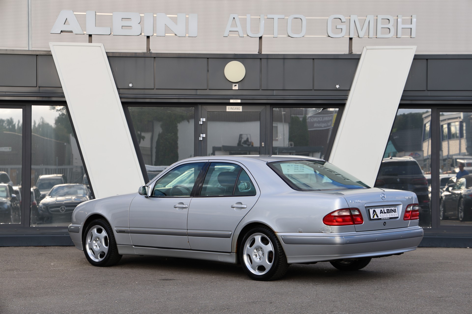 MERCEDES-BENZ E 280 Elégance 4-Matic Automatic-showroom-element-3