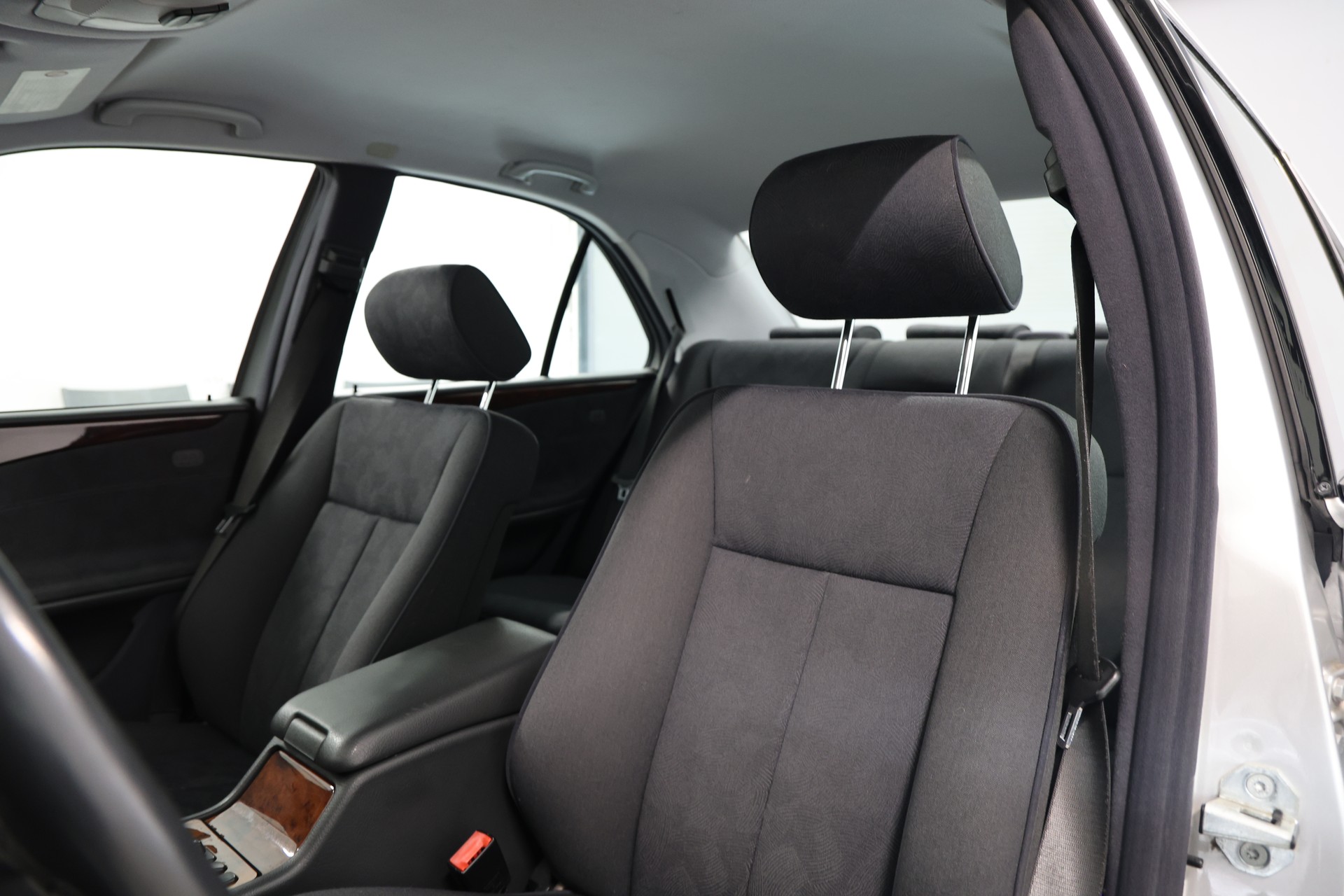 MERCEDES-BENZ E 280 Elégance 4-Matic Automatic-image-6