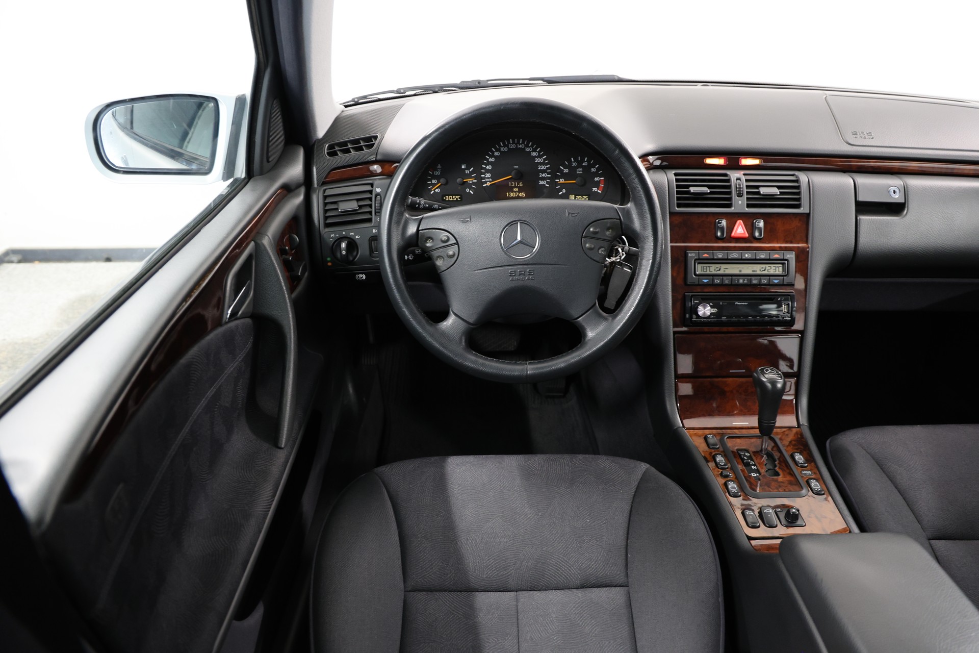 MERCEDES-BENZ E 280 Elégance 4-Matic Automatic-image-8