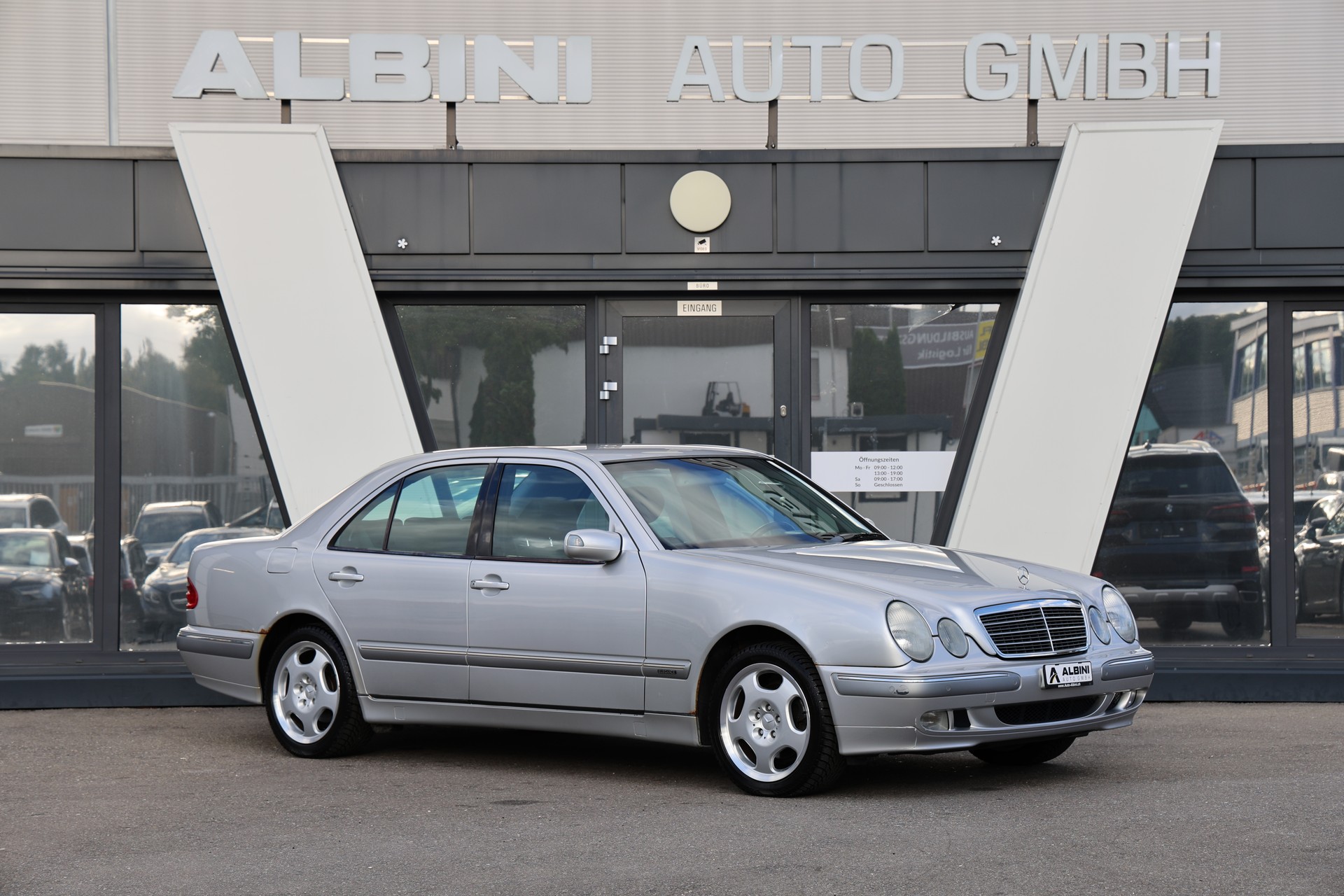 MERCEDES-BENZ E 280 Elégance 4-Matic Automatic-showroom-element-1