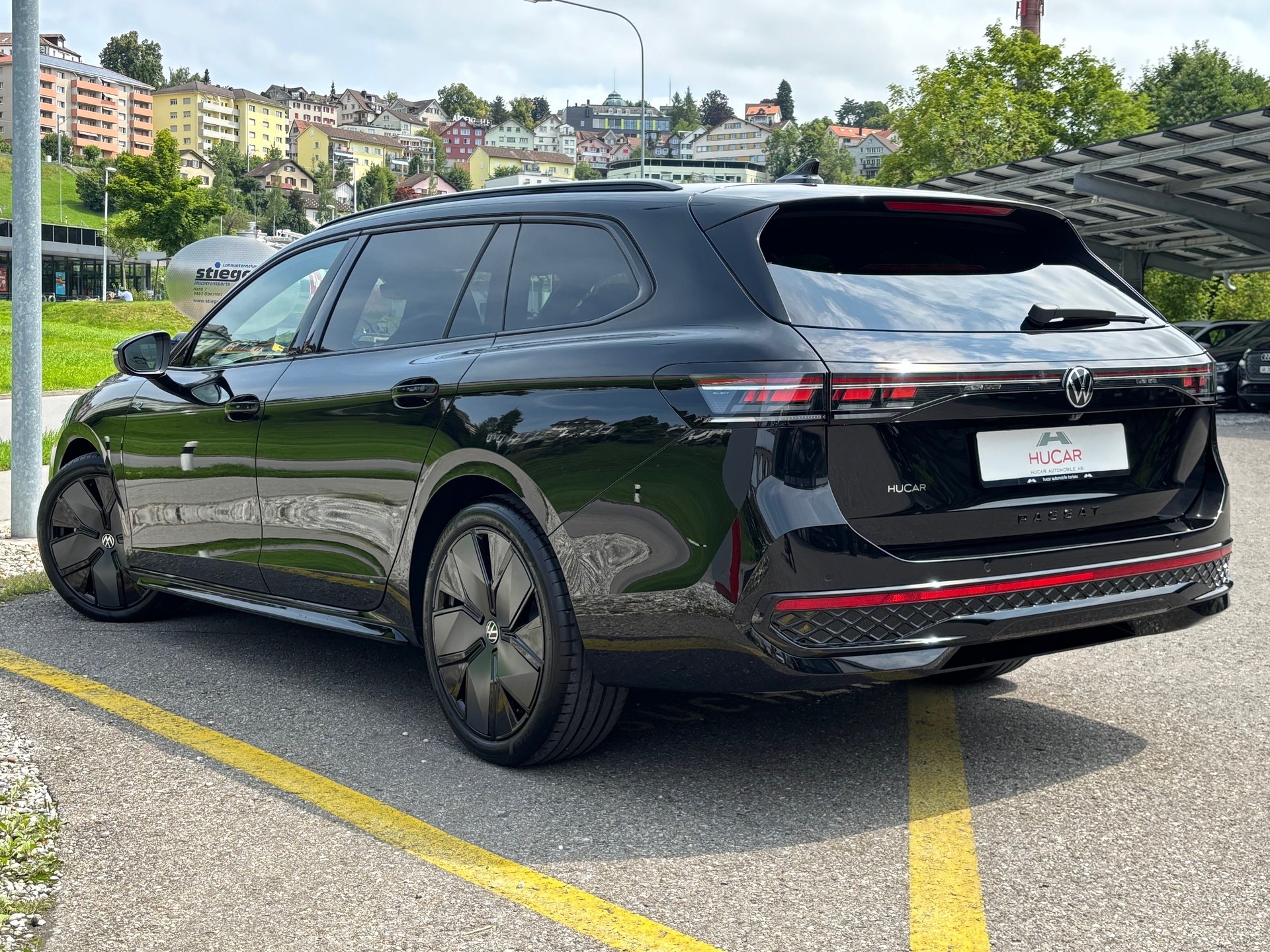 VW Passat Variant 2.0 TDI evo R-Line 4Motion-image-1