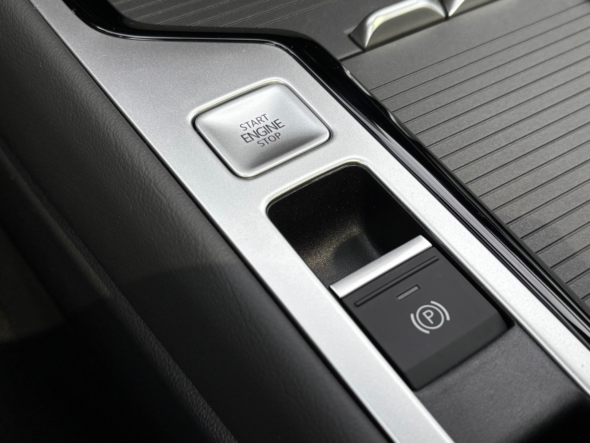 VW Passat Variant 2.0 TDI evo R-Line 4Motion-image-7