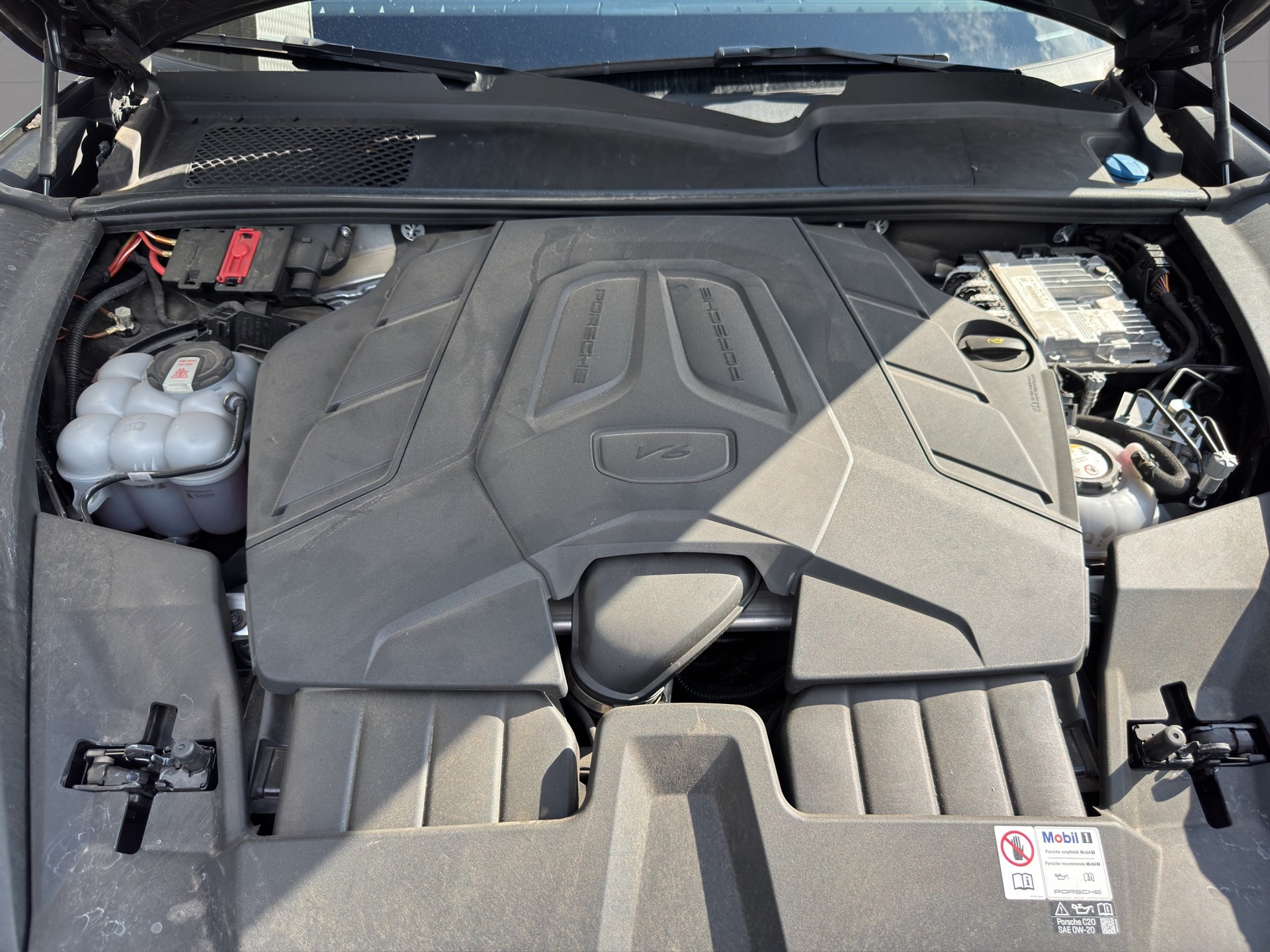 PORSCHE Cayenne Coupé E-Hybrid Tiptronic-image-18