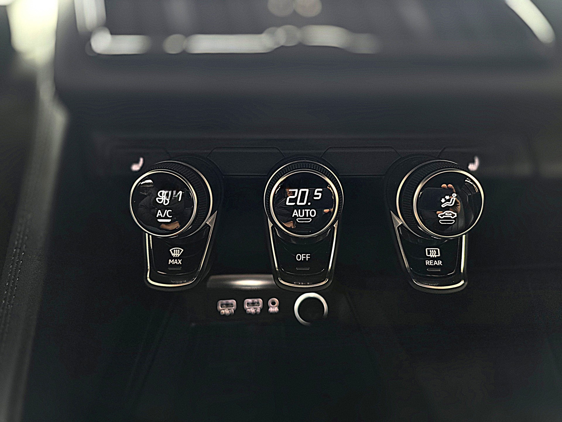 AUDI R8 5.2 V10 Coupé Performance Quattro S-tronic-image-26