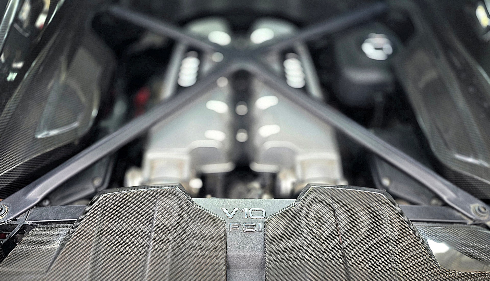 AUDI R8 5.2 V10 Coupé Performance Quattro S-tronic-image-30
