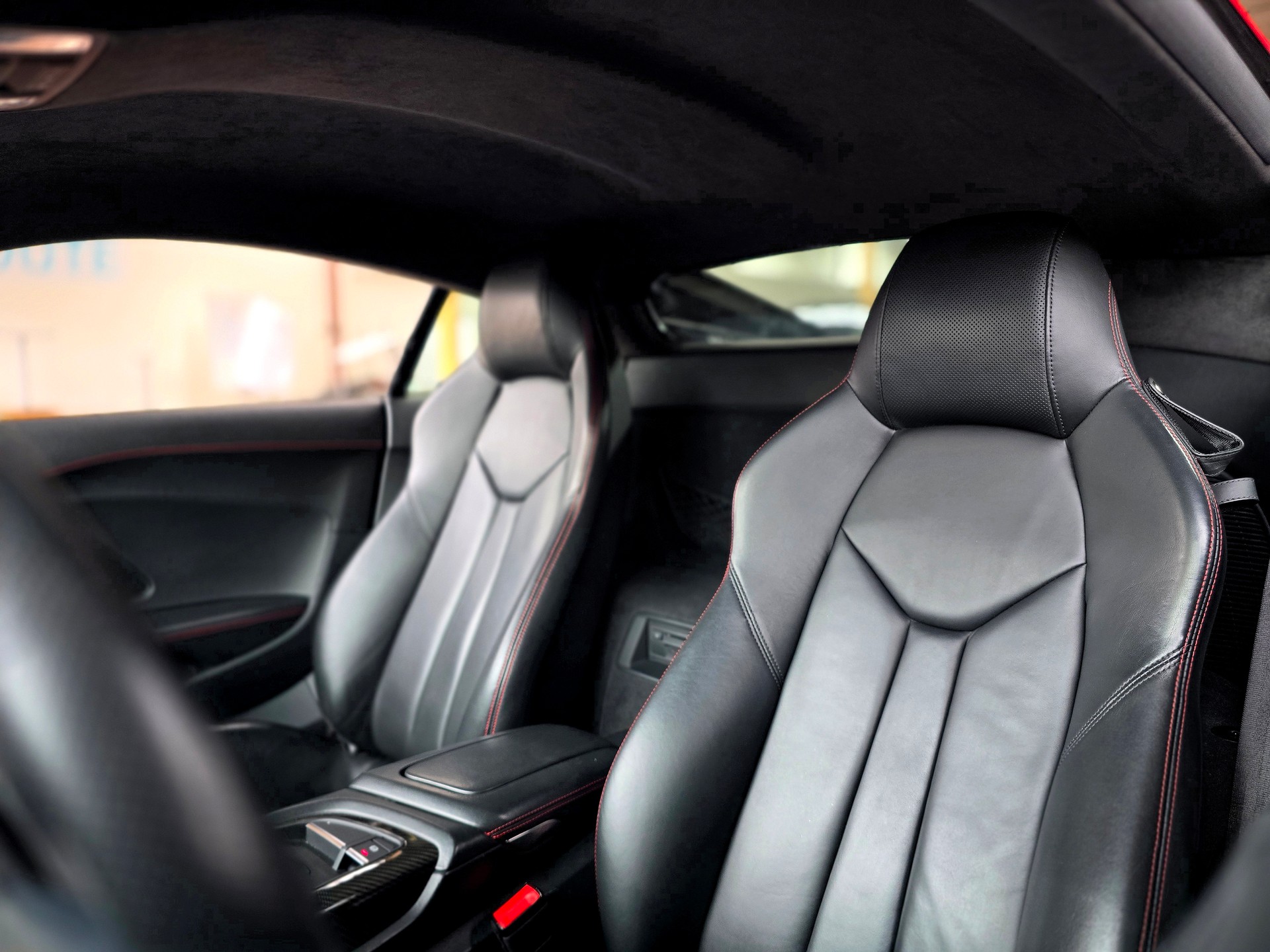 AUDI R8 5.2 V10 Coupé Performance Quattro S-tronic-image-19