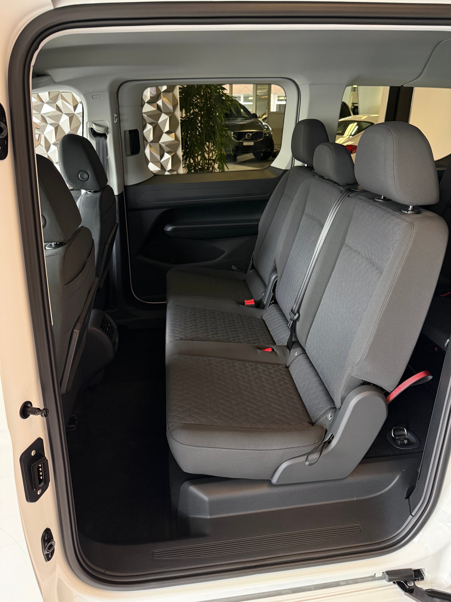 VW Caddy Maxi 1.5 TSI Plug in Hybrid DSG EDITION-image-6
