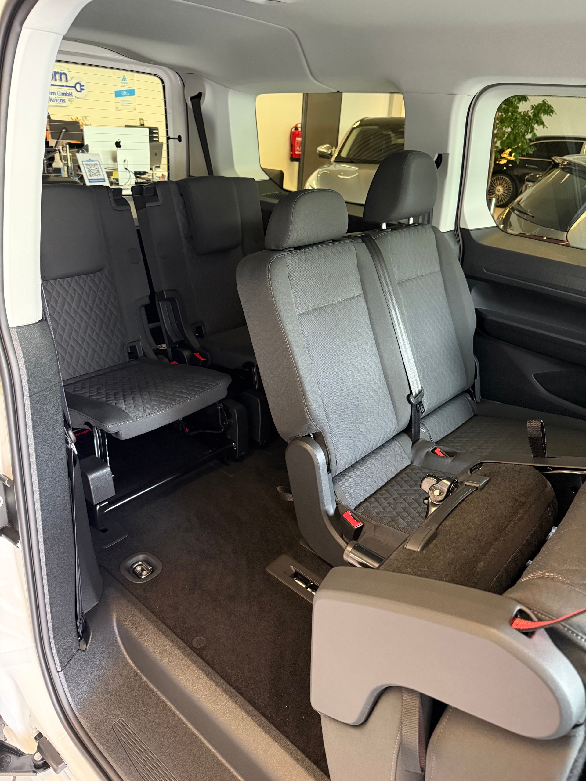 VW Caddy Maxi 1.5 TSI Plug in Hybrid DSG EDITION-image-11