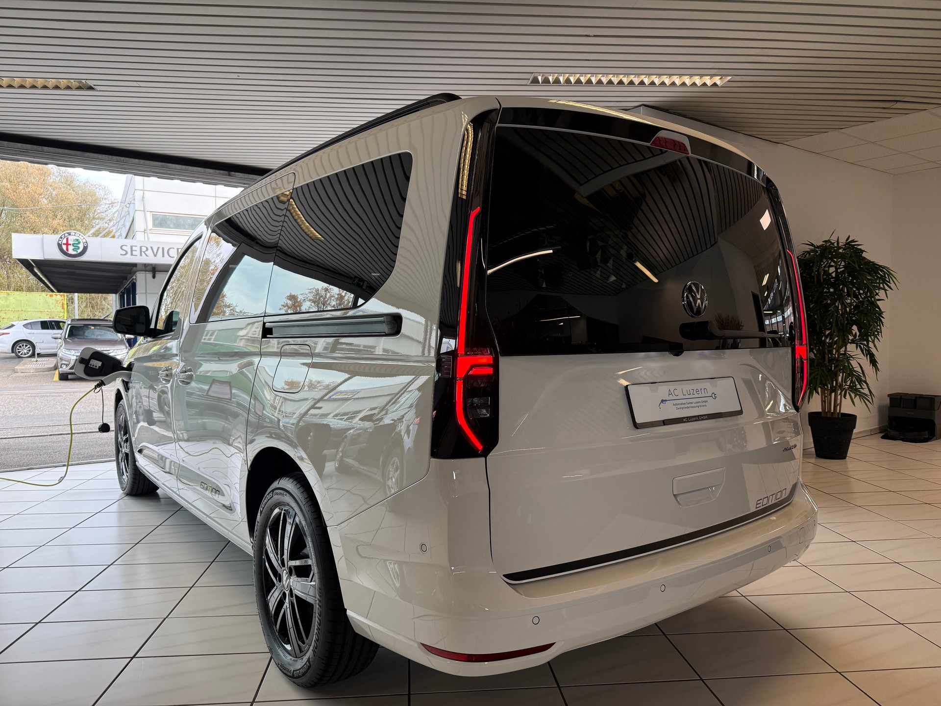 VW Caddy Maxi 1.5 TSI Plug in Hybrid DSG EDITION-showroom-element-1
