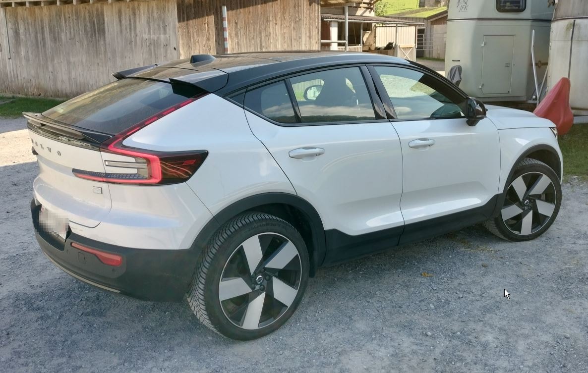 VOLVO C40 Recharge P8 Twin AWD Panoramadach PPlus, AHK, *Gratis-Service 10 Jahre/ 150'000km, Garantie Batterie 8 Jahre 160'000km-image-1