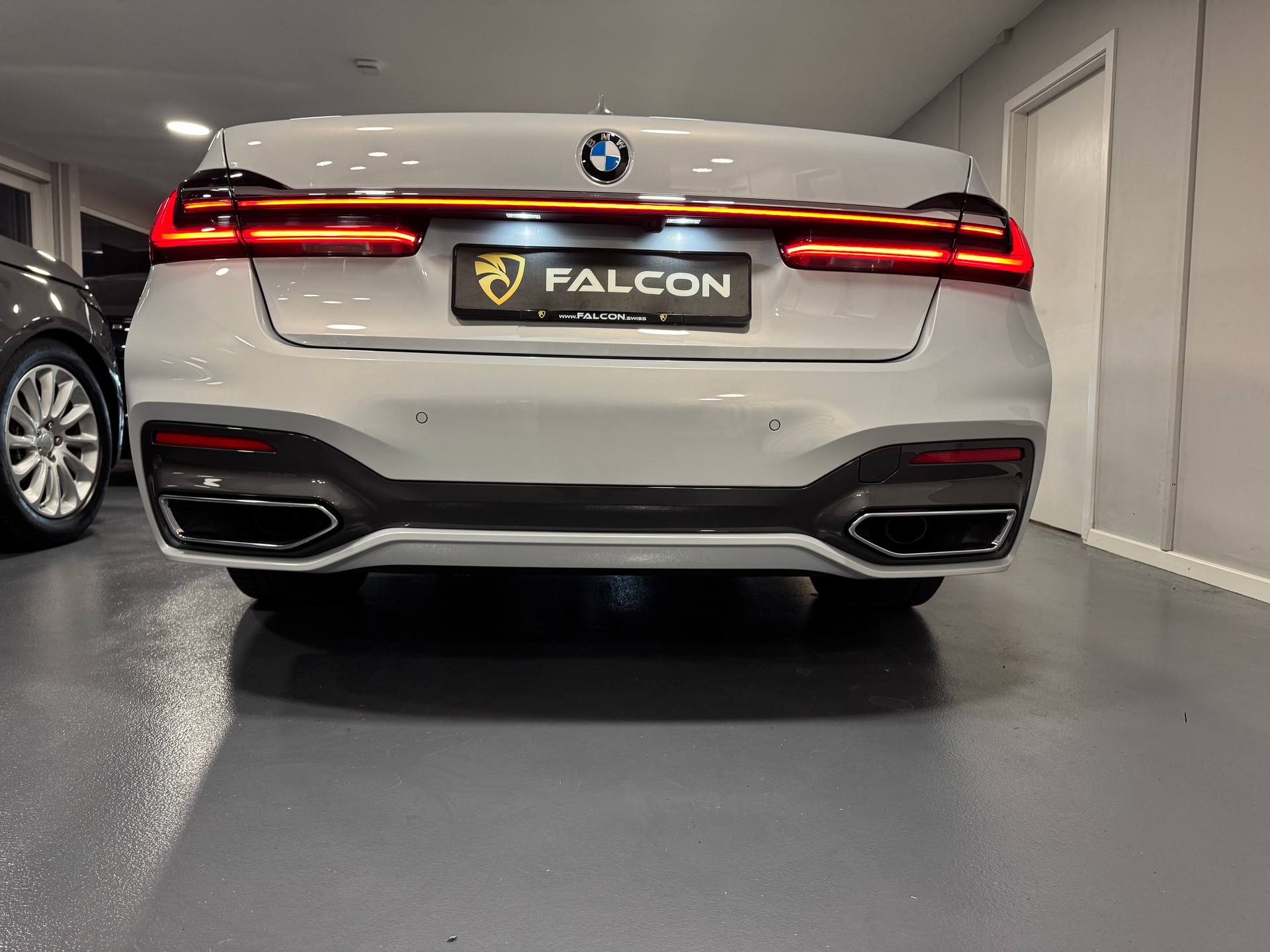BMW 745Le xDrive M Sport Steptronic-image-12