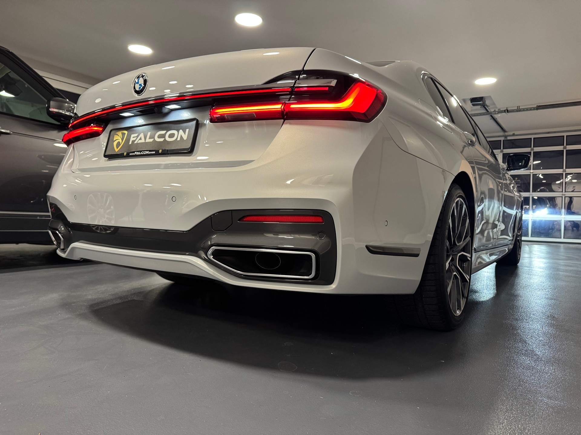 BMW 745Le xDrive M Sport Steptronic-image-11