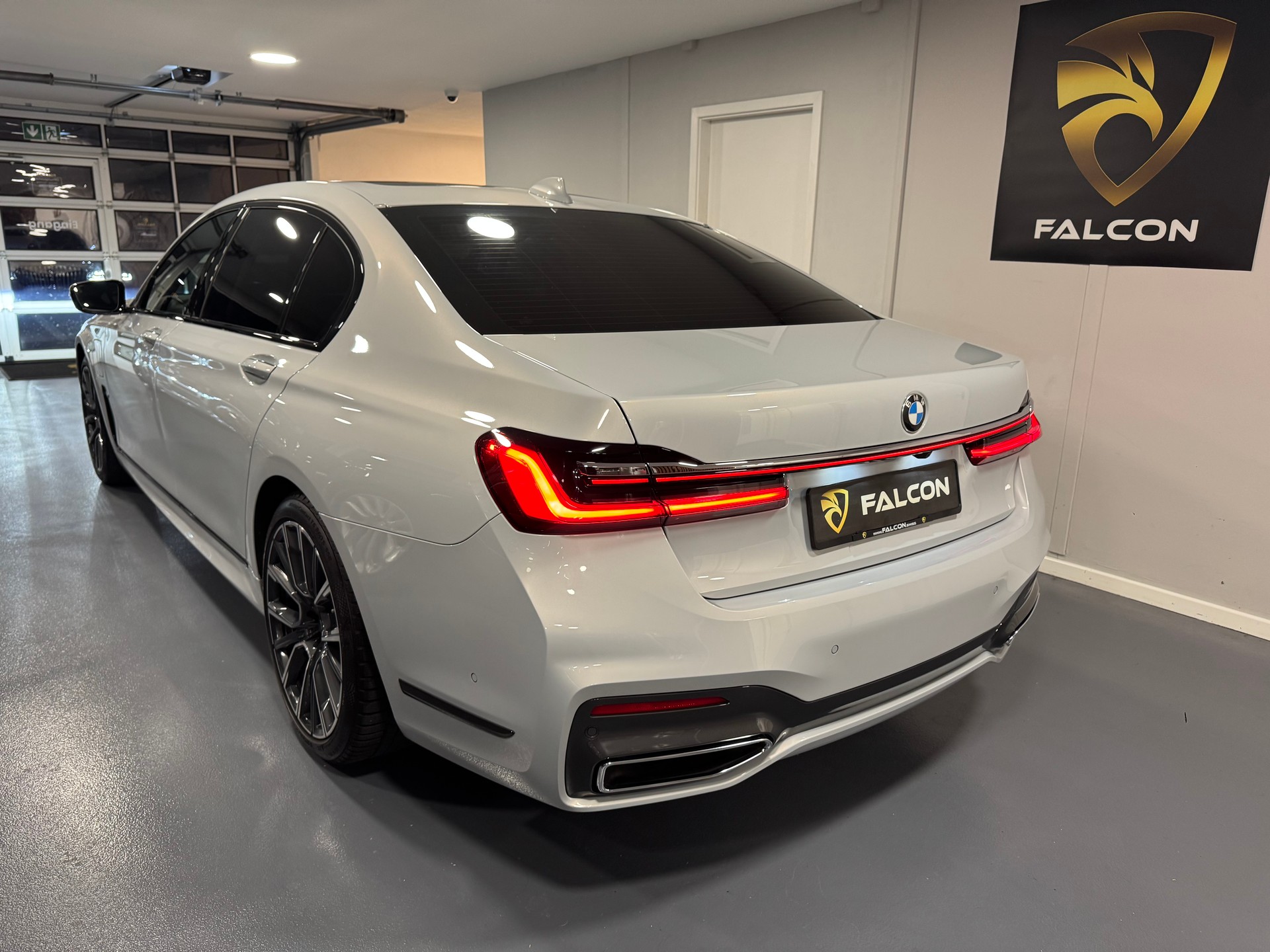 BMW 745Le xDrive M Sport Steptronic-image-8