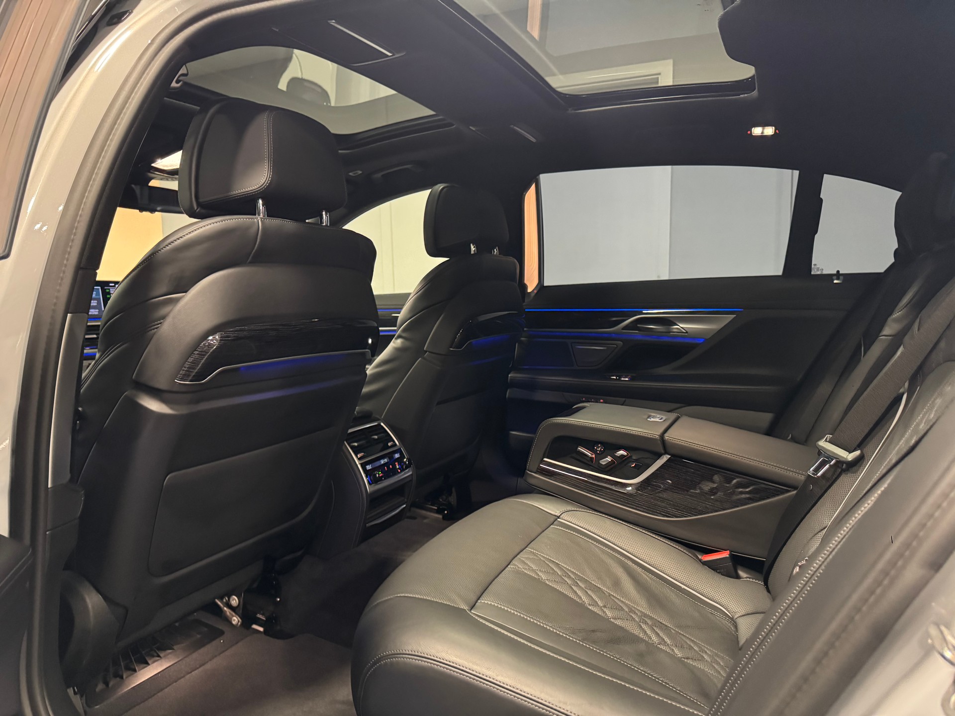 BMW 745Le xDrive M Sport Steptronic-image-14