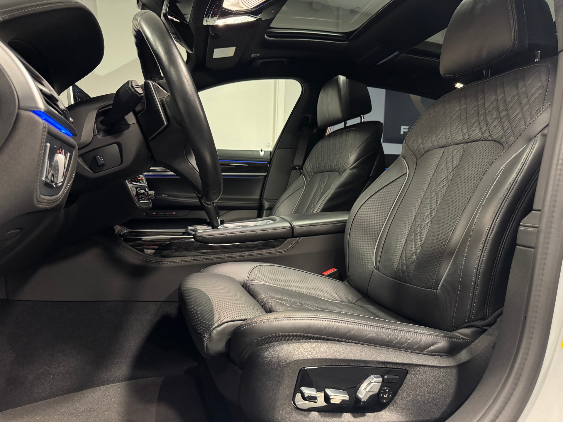 BMW 745Le xDrive M Sport Steptronic-image-21