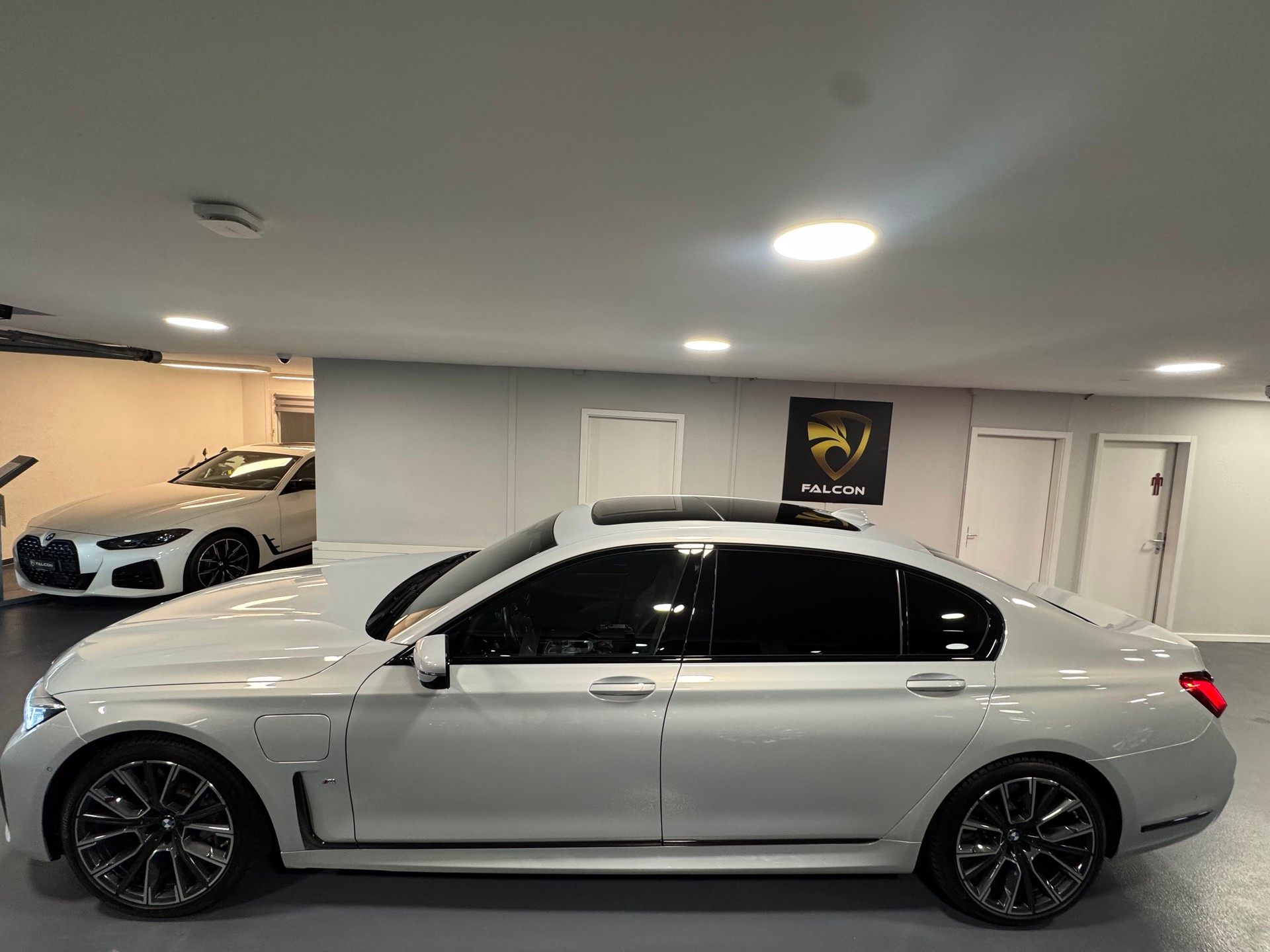 BMW 745Le xDrive M Sport Steptronic-image-9