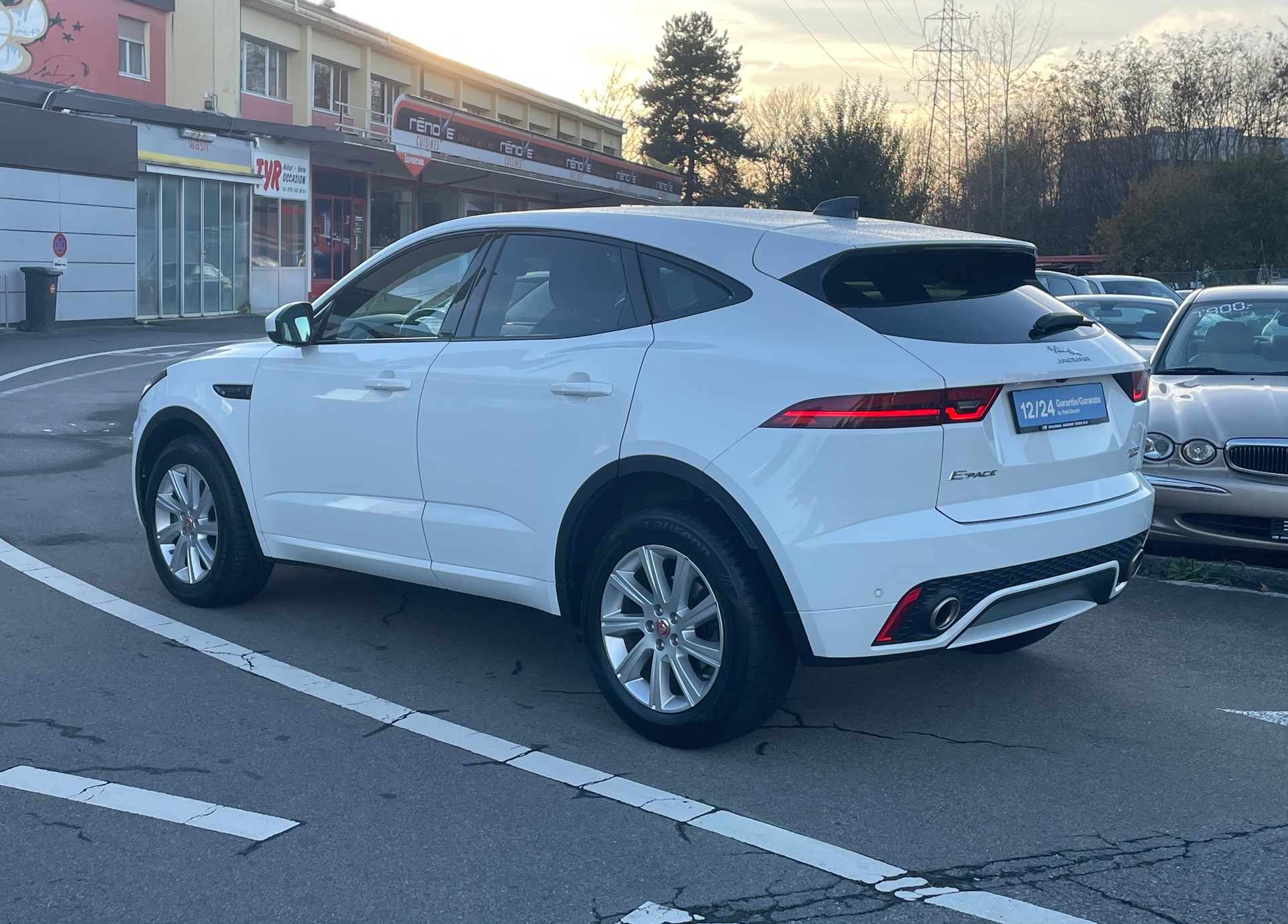 JAGUAR E-Pace 2.0 P250 R-Dynamic S AWD Automatik-image-5