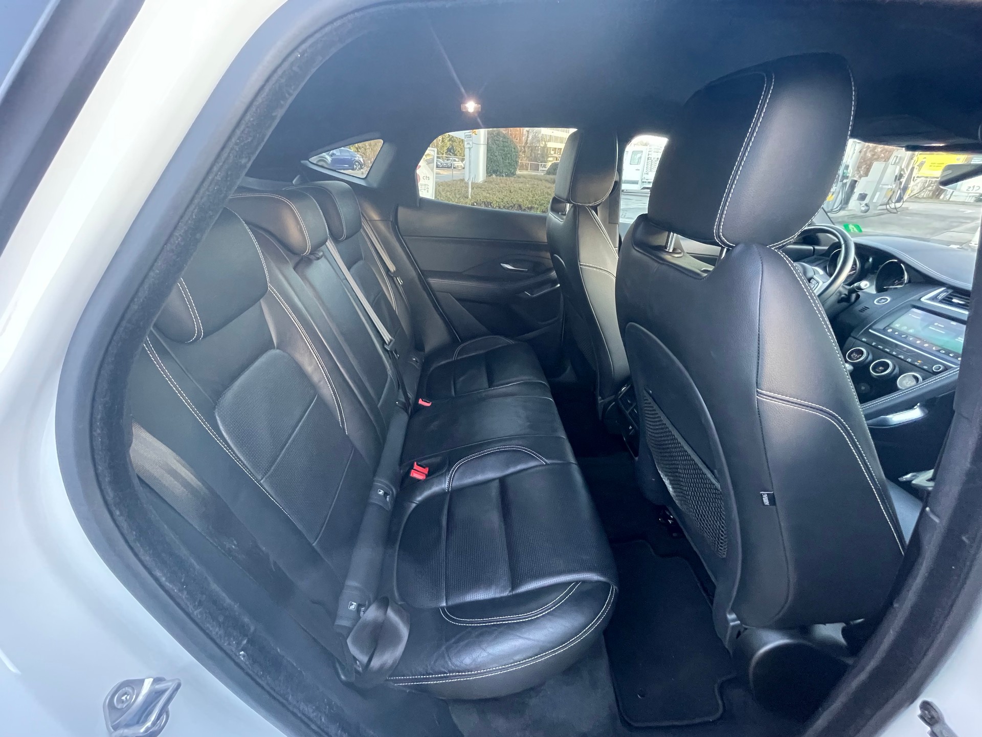 JAGUAR E-Pace 2.0 P250 R-Dynamic S AWD Automatik-image-6