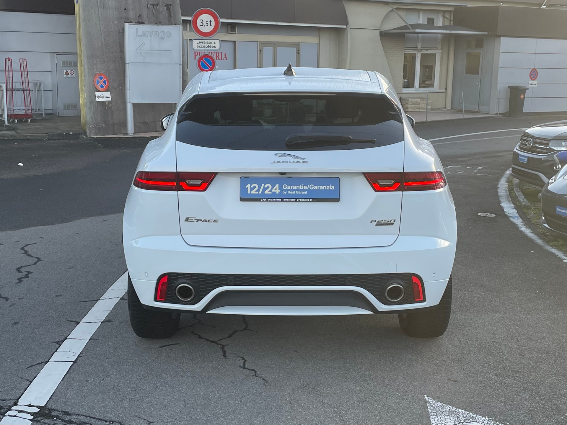 JAGUAR E-Pace 2.0 P250 R-Dynamic S AWD Automatik-image-4