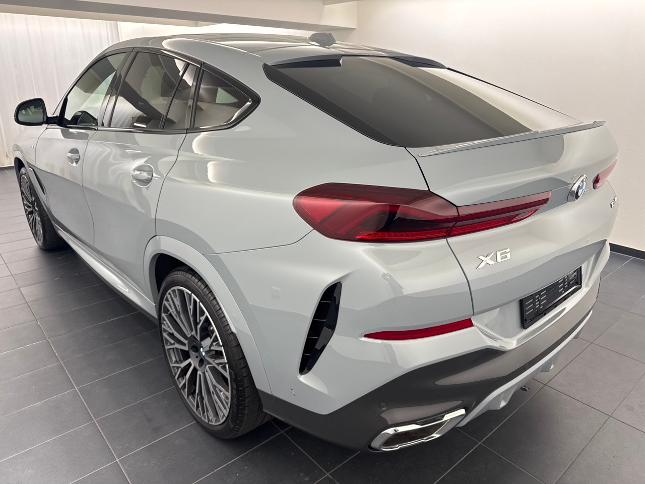BMW X6 xDrive 48V 40i M Sport-showroom-element-1
