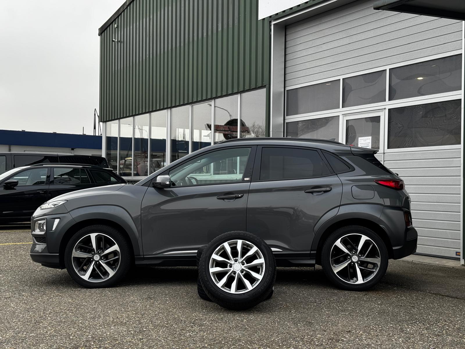 HYUNDAI Kona 1.6 T-GDi Amplia 4WD DCT-showroom-element-1