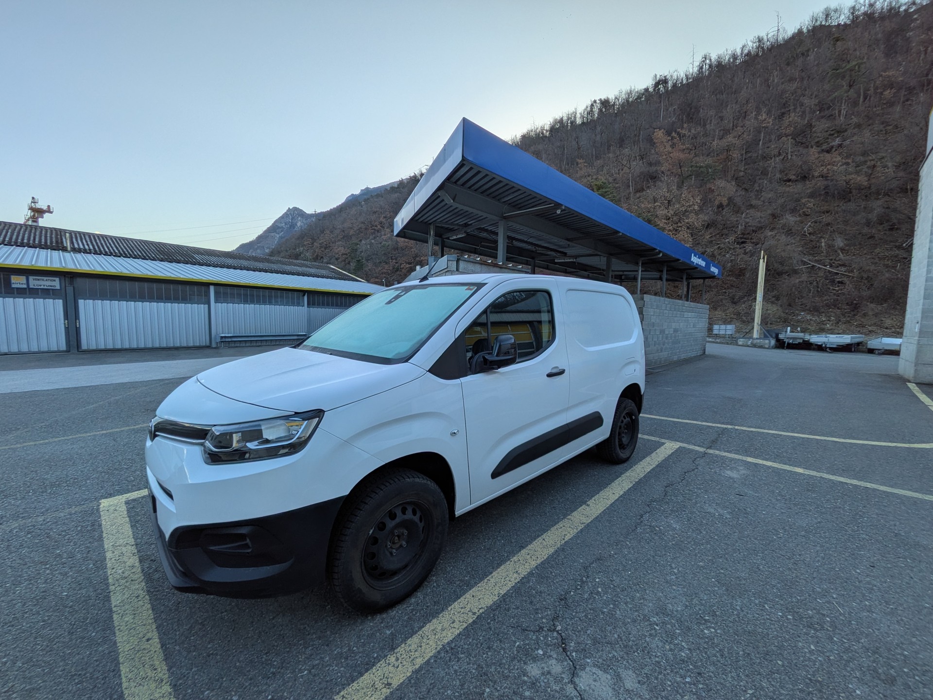 TOYOTA Proace City Van 1.5D Active Medium 4x4-image-1