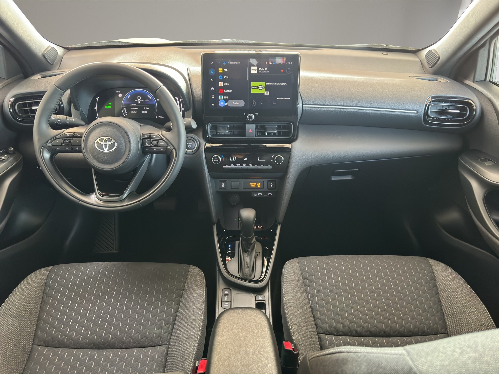 TOYOTA Yaris Cross 1.5 Trend e-CVT-image-13