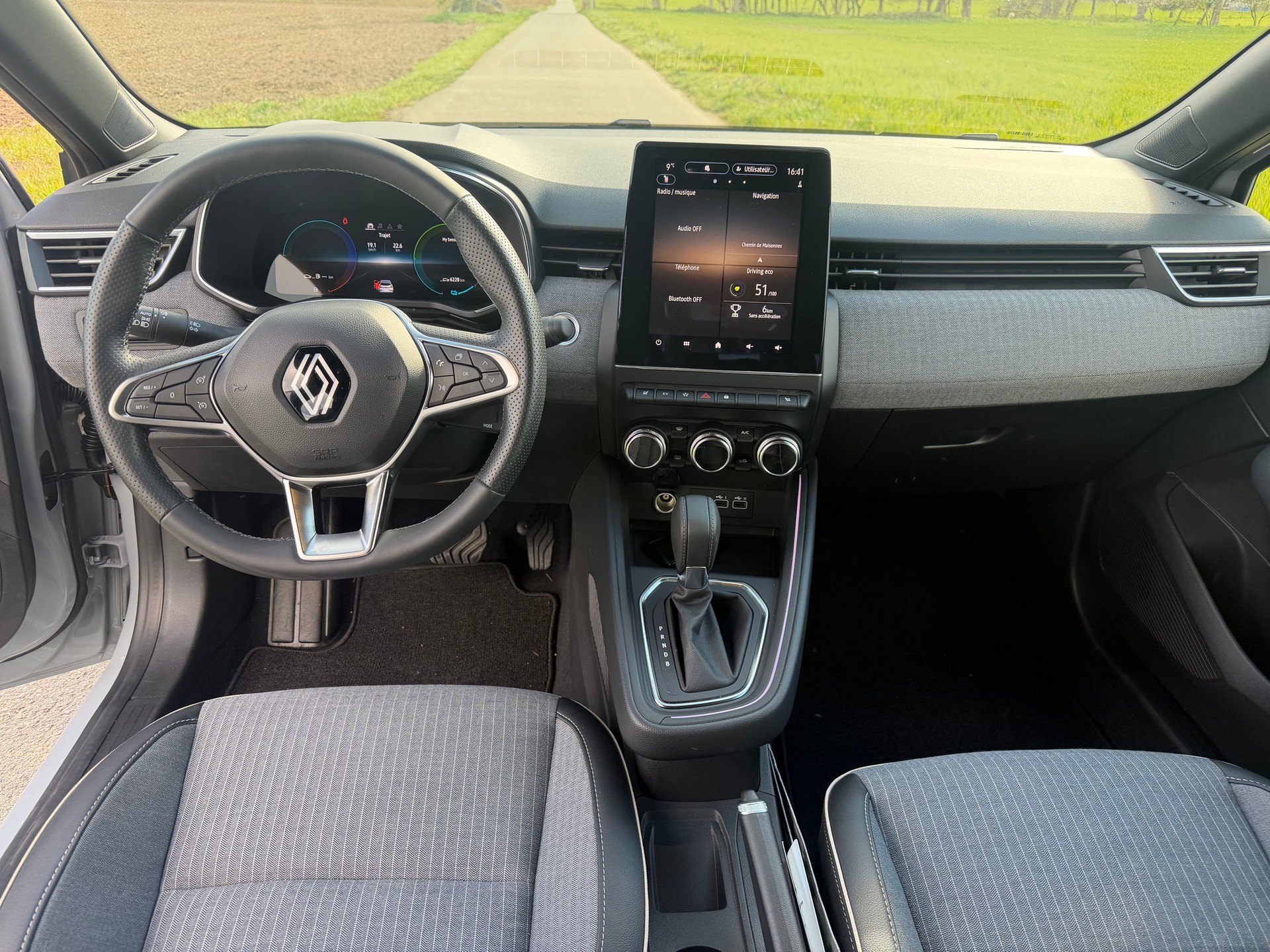 RENAULT Clio 1.6 E-Tech Evolution-image-13