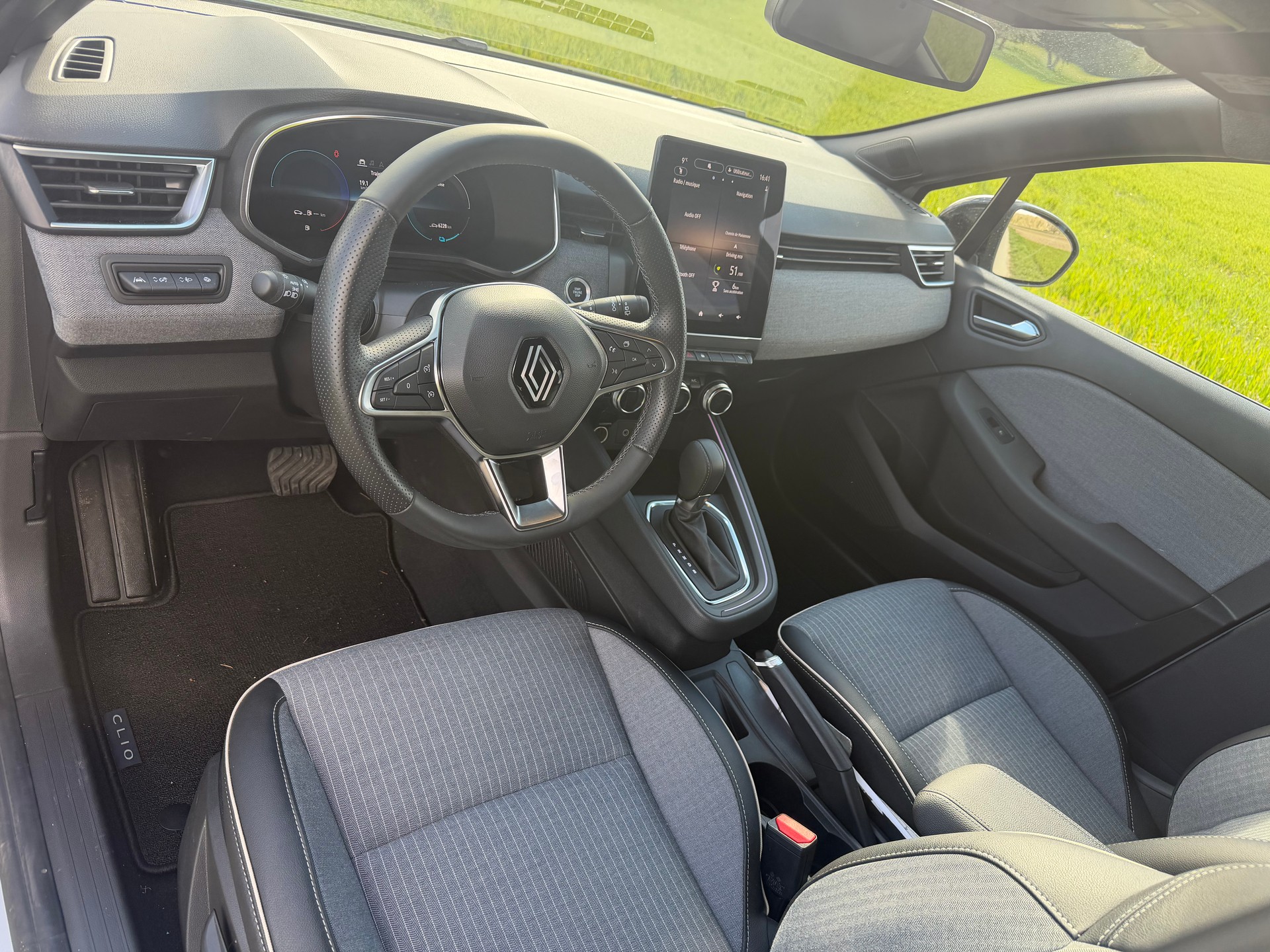 RENAULT Clio 1.6 E-Tech Evolution-image-11