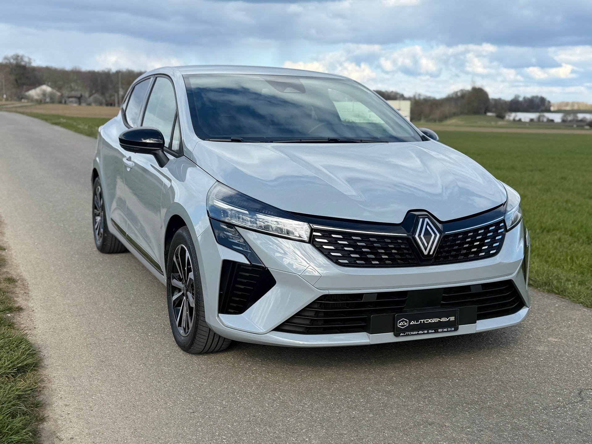 RENAULT Clio 1.6 E-Tech Evolution-image-2