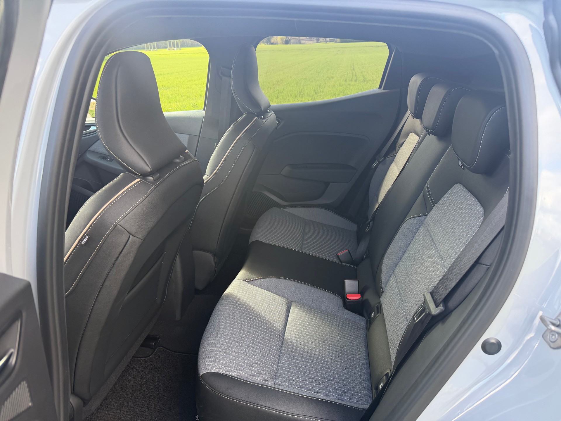 RENAULT Clio 1.6 E-Tech Evolution-image-12
