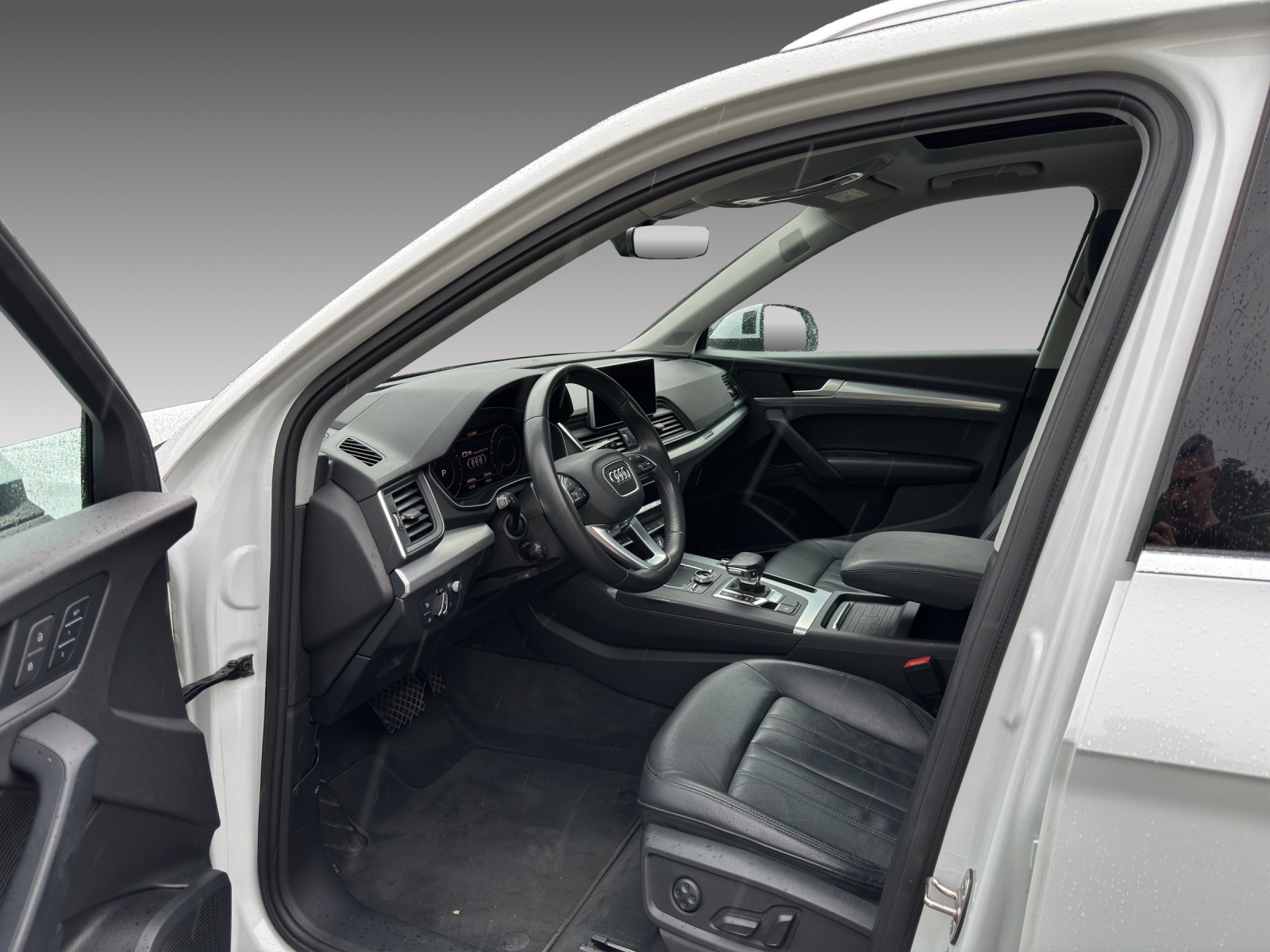 AUDI Q5 45 TFSI design quattro S-tronic-image-4