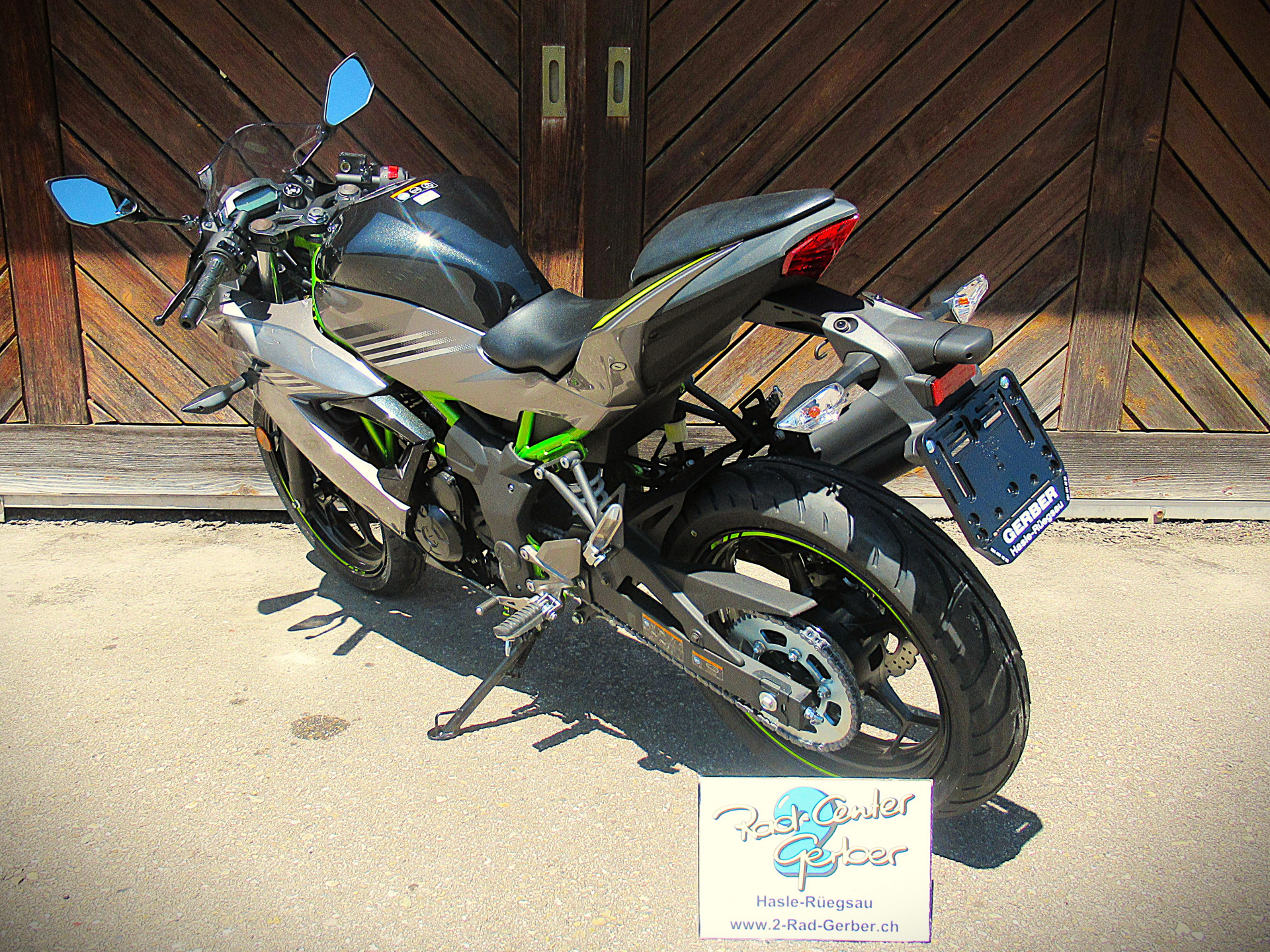 KAWASAKI Ninja 125-showroom-element-2