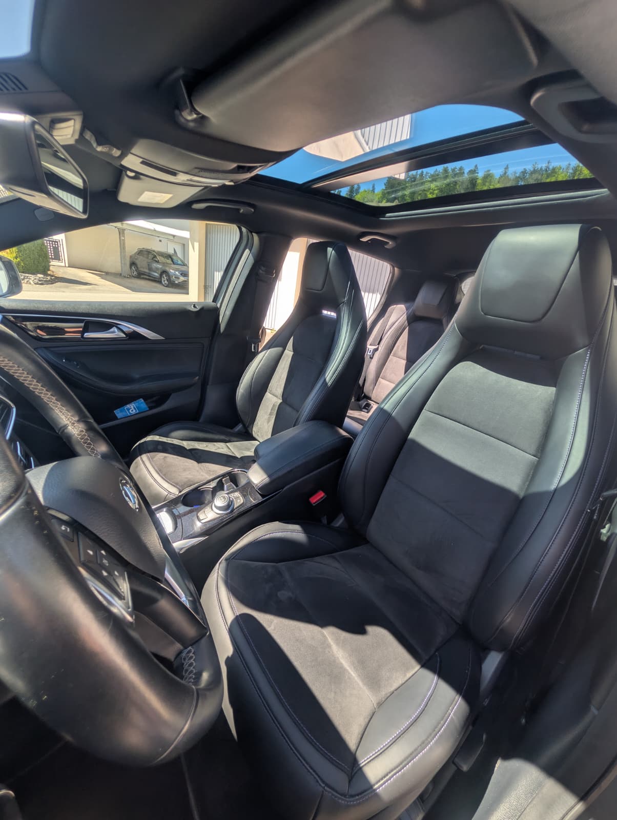 INFINITI Q30 1.6t Sport FWD DCT-image-4