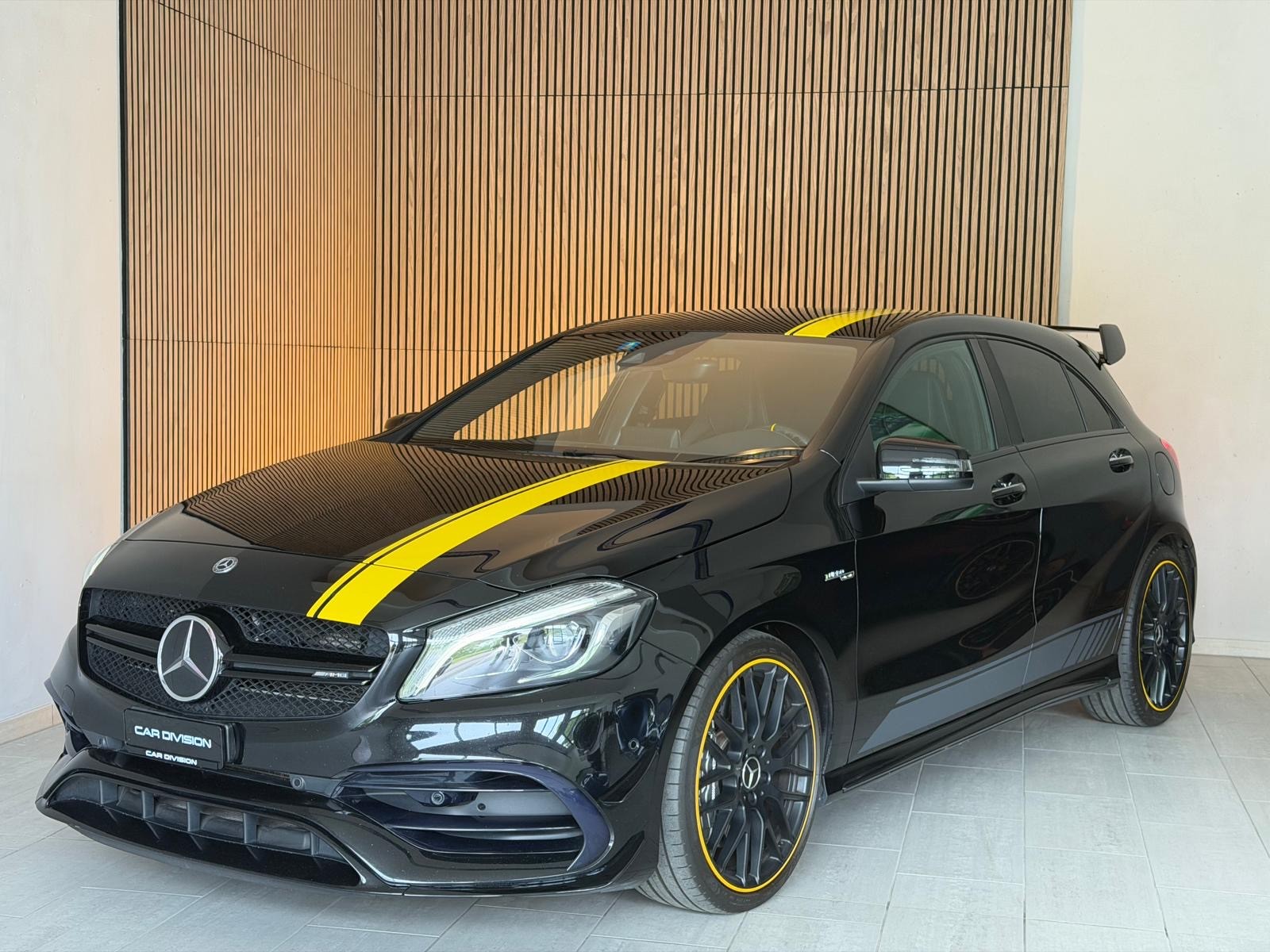 MERCEDES-BENZ A 45 AMG Yellow Night Edition 4Matic 7G-DCT-showroom-element-1