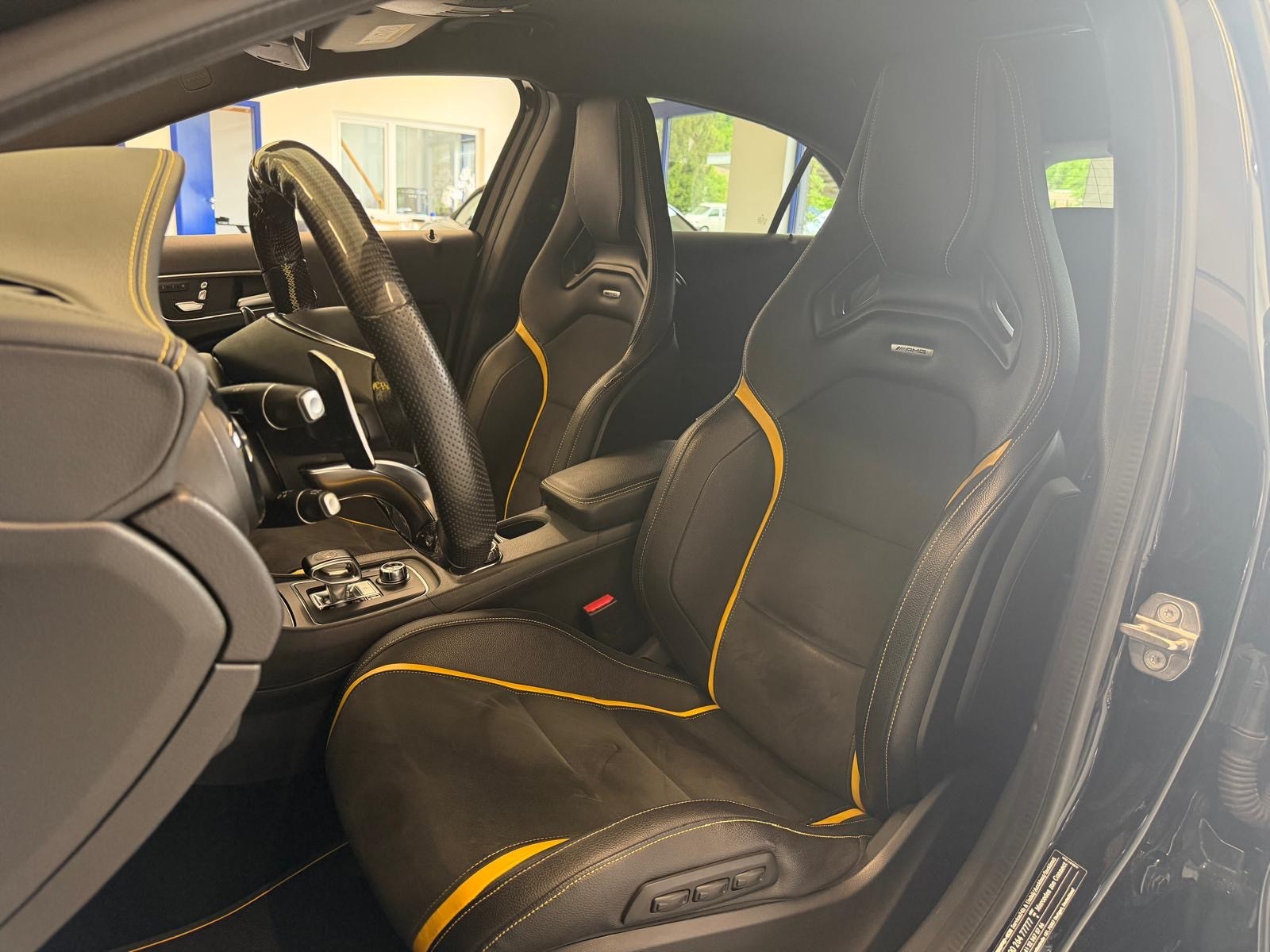 MERCEDES-BENZ A 45 AMG Yellow Night Edition 4Matic 7G-DCT-image-12