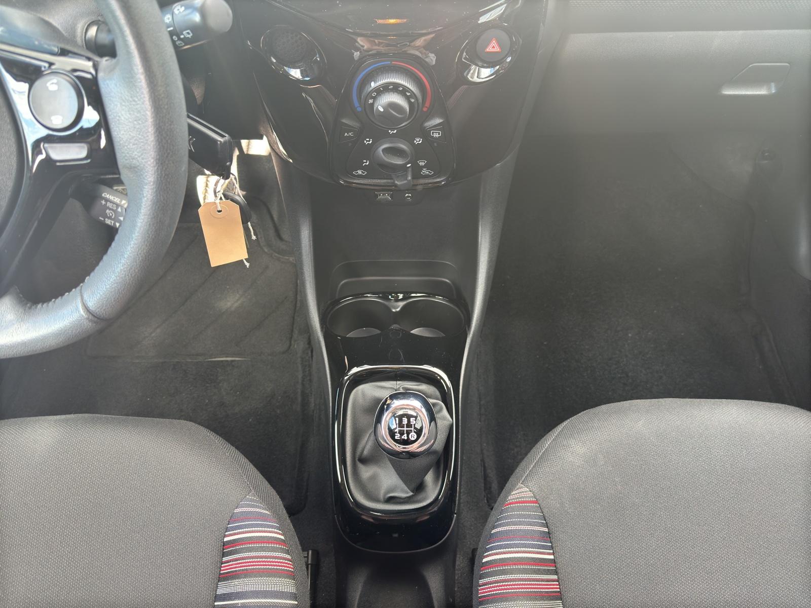 CITROEN C1 1.0 VTi Swiss Edition S/S-image-13