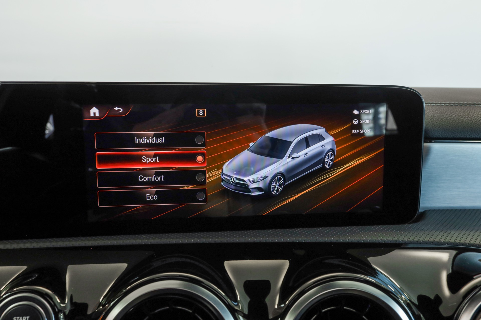 MERCEDES-BENZ A 220 AMG Line 7G-DCT 4Matic-image-17